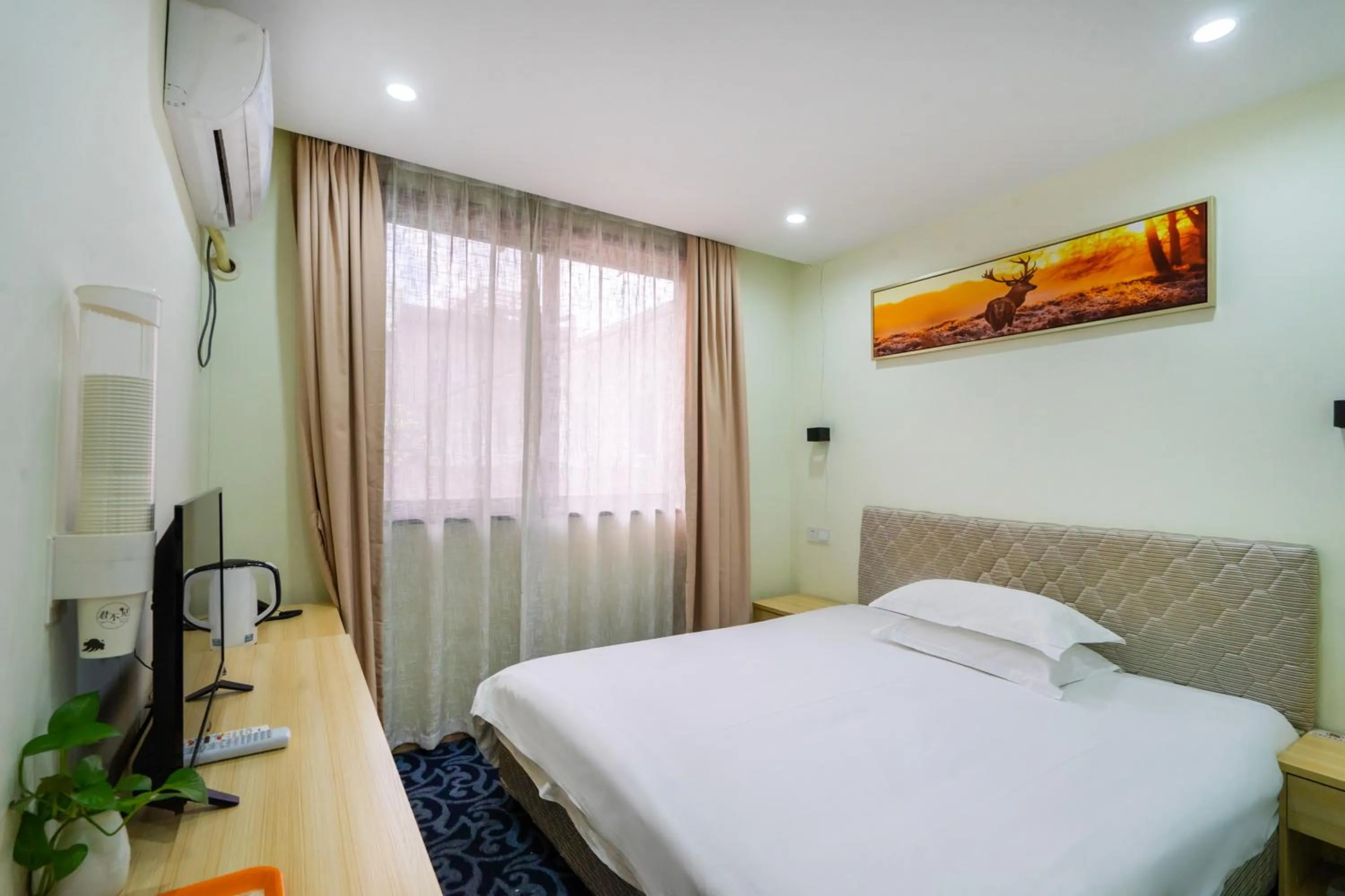 Bed in Hangzhou Memory Travel International Hotel-Edge Westlake