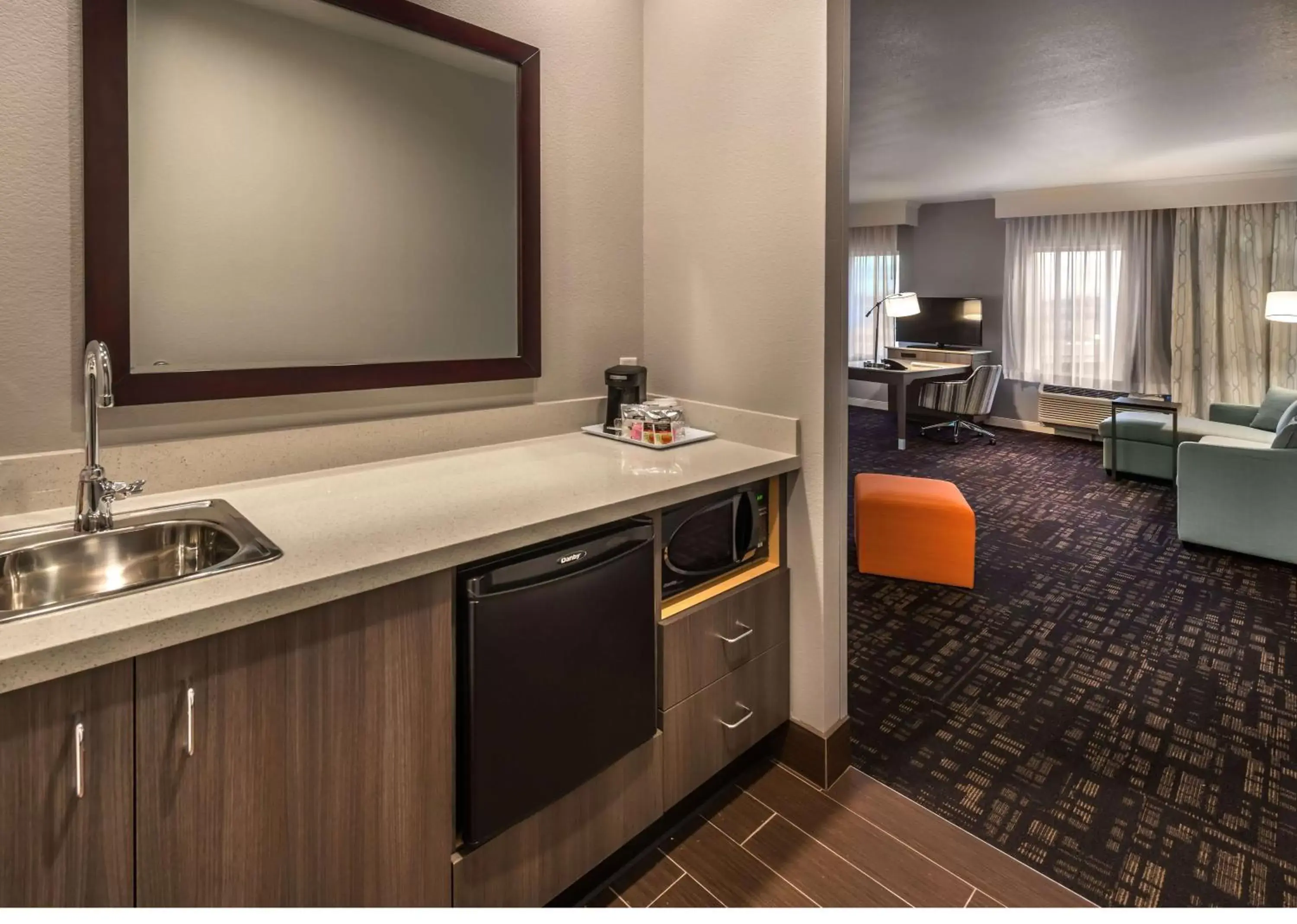 Living room, Bathroom in Hampton Inn & Suites - Reno West, NV