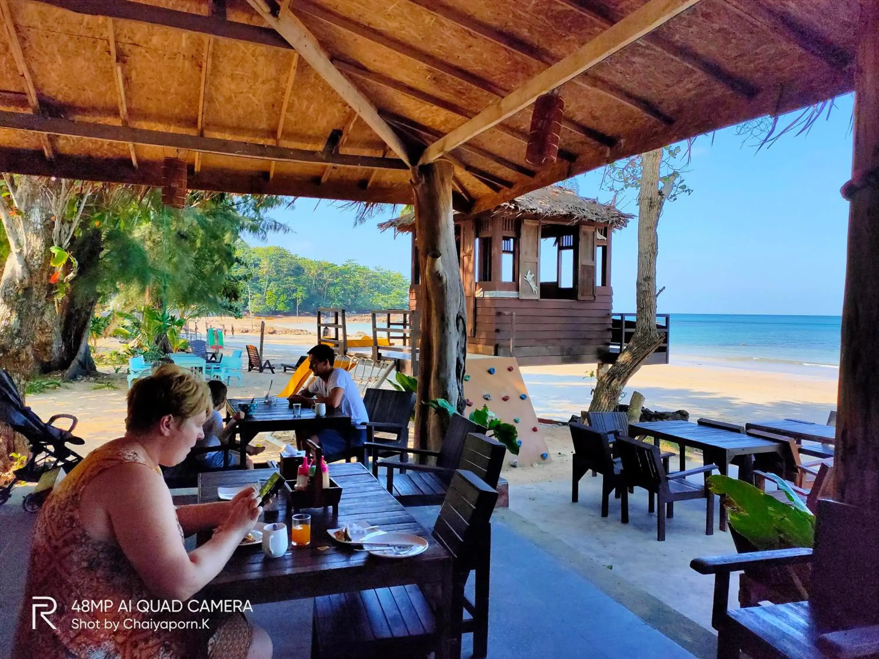Restaurant/places to eat in Banana Beach Resort