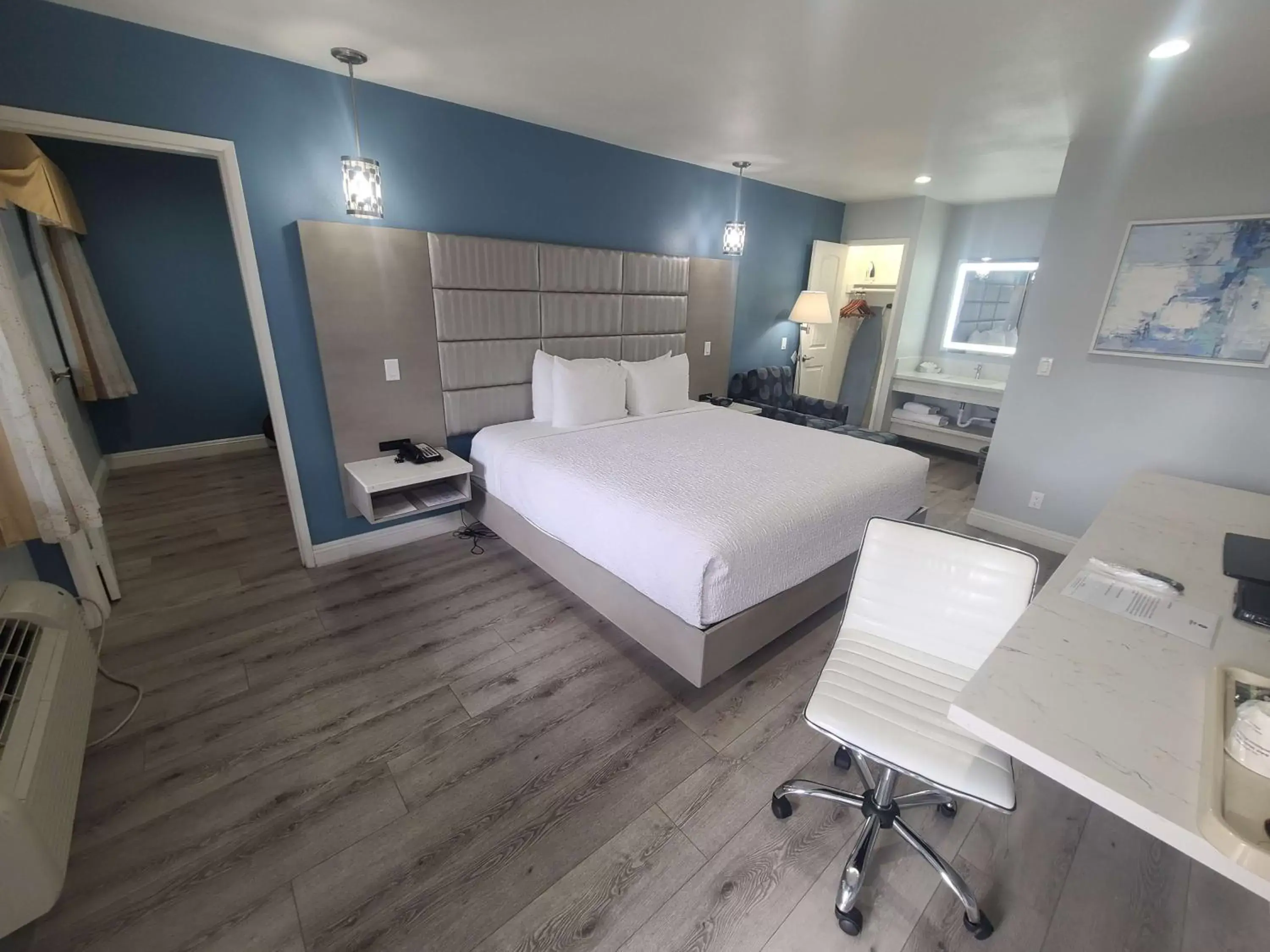 Photo of the whole room, Bed in Best Western Orange Plaza