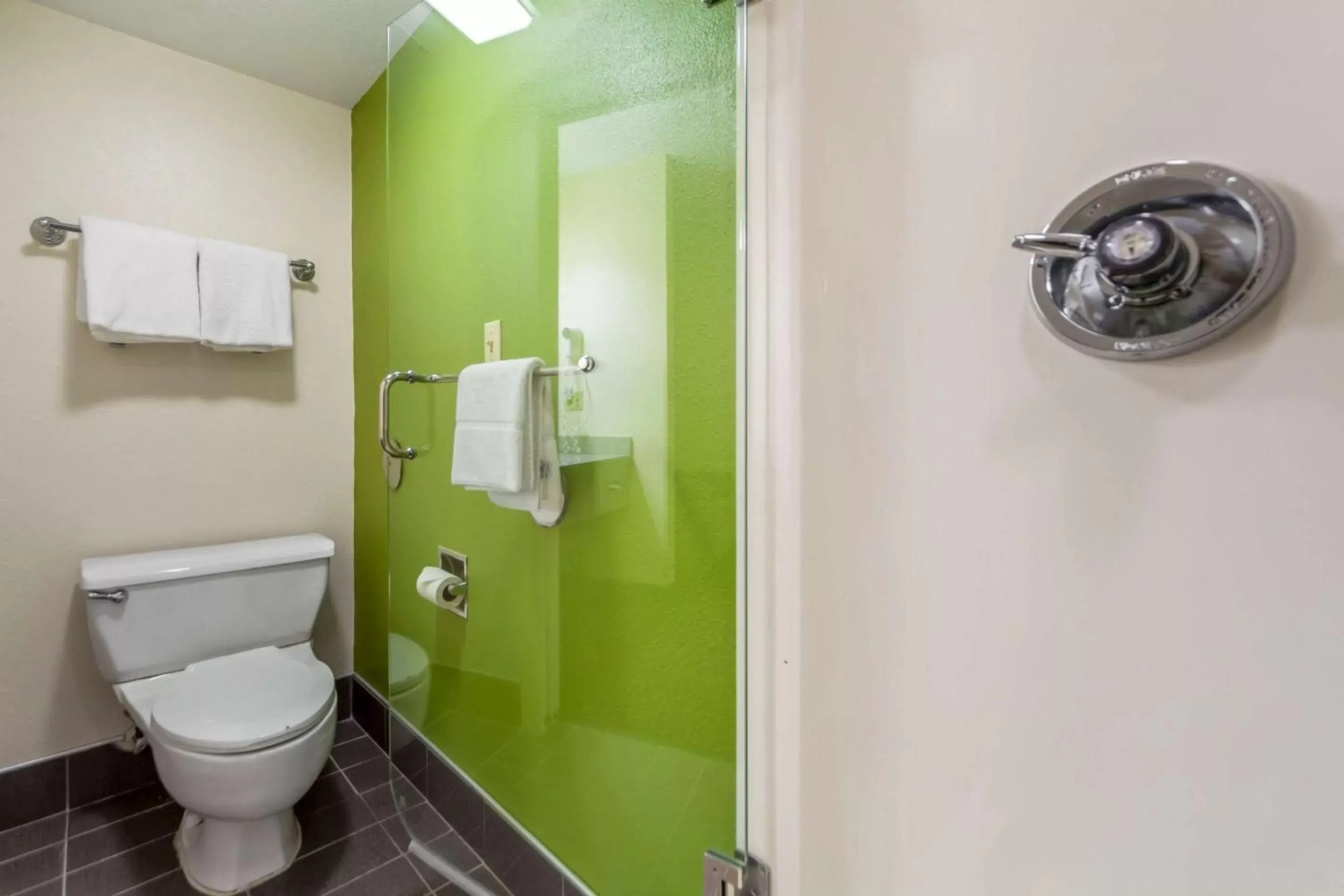 Bathroom in Sleep Inn & Suites Omaha Airport