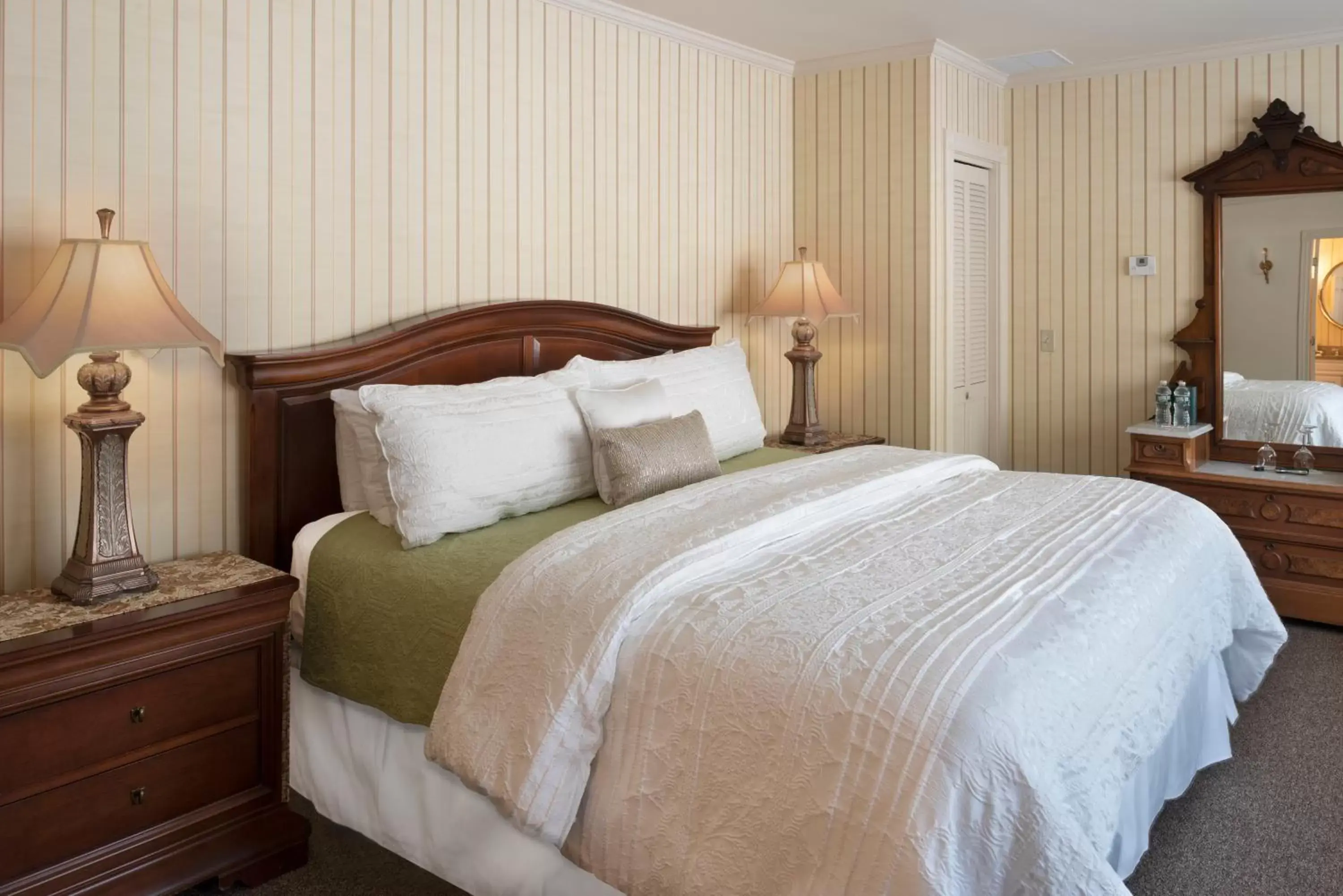 Bedroom, Bed in The Inn at Thorn Hill