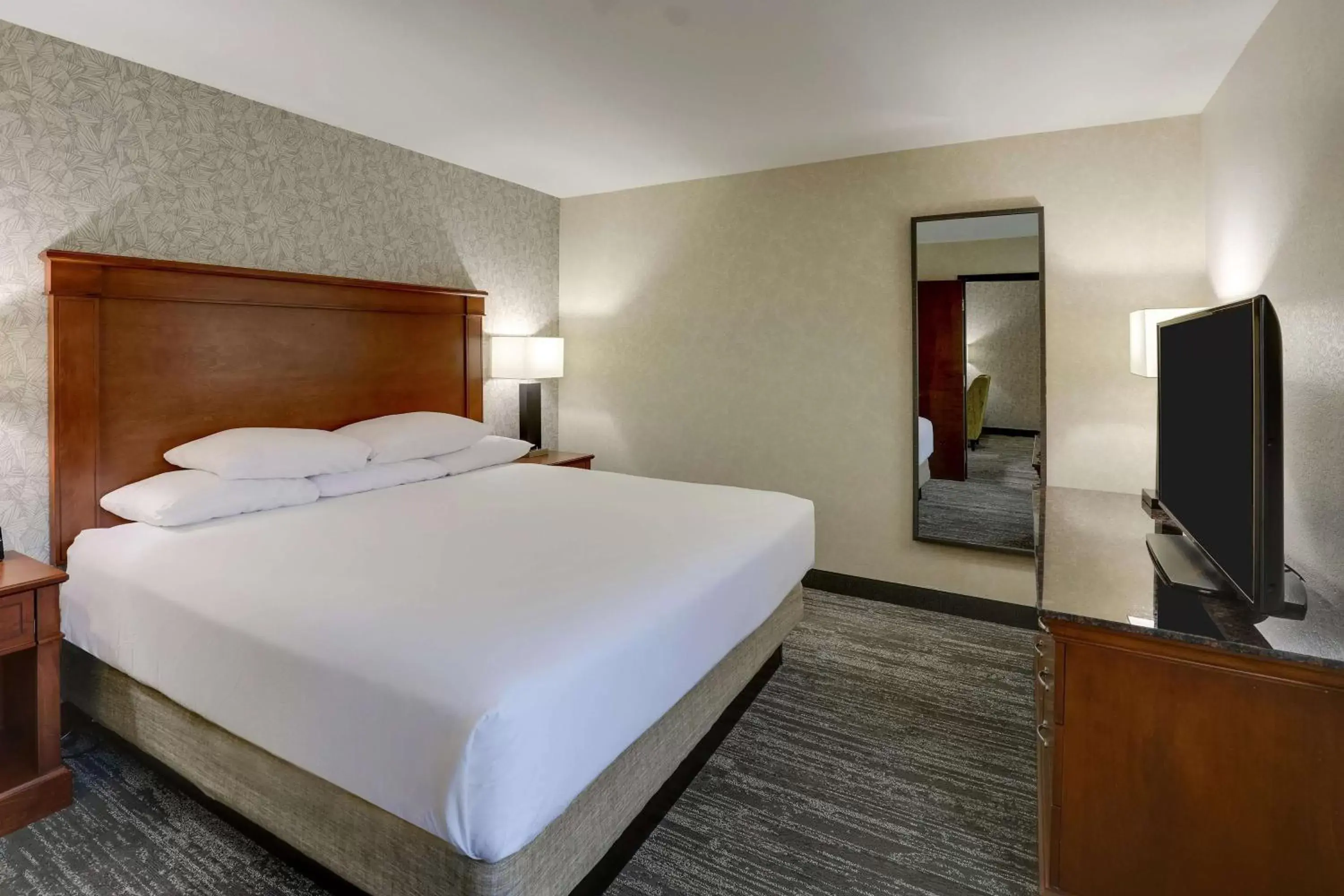 Bedroom, Bed in Drury Inn & Suites Atlanta Marietta