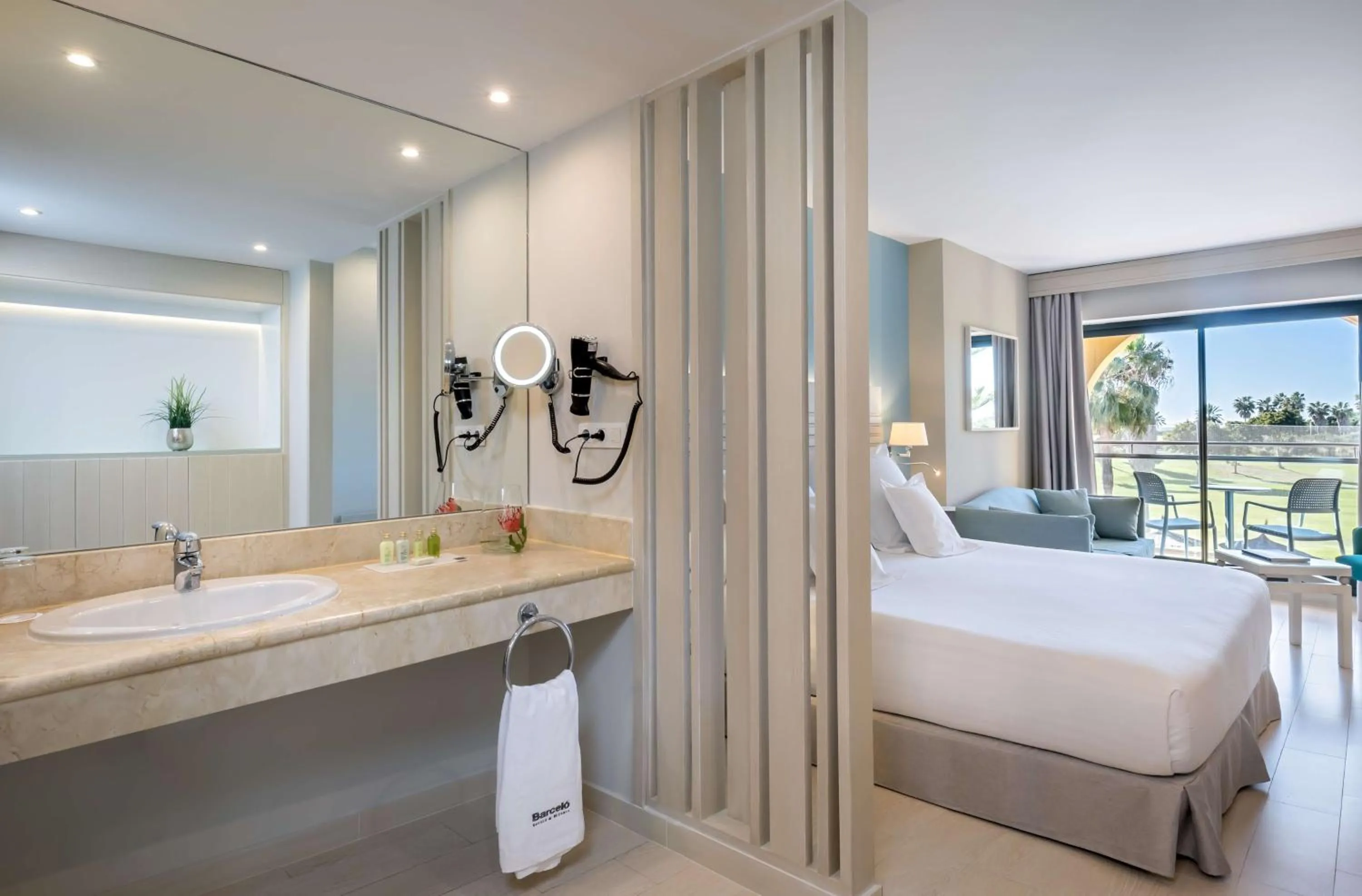 Bathroom, Bed in Barceló Costa Ballena Golf & Spa