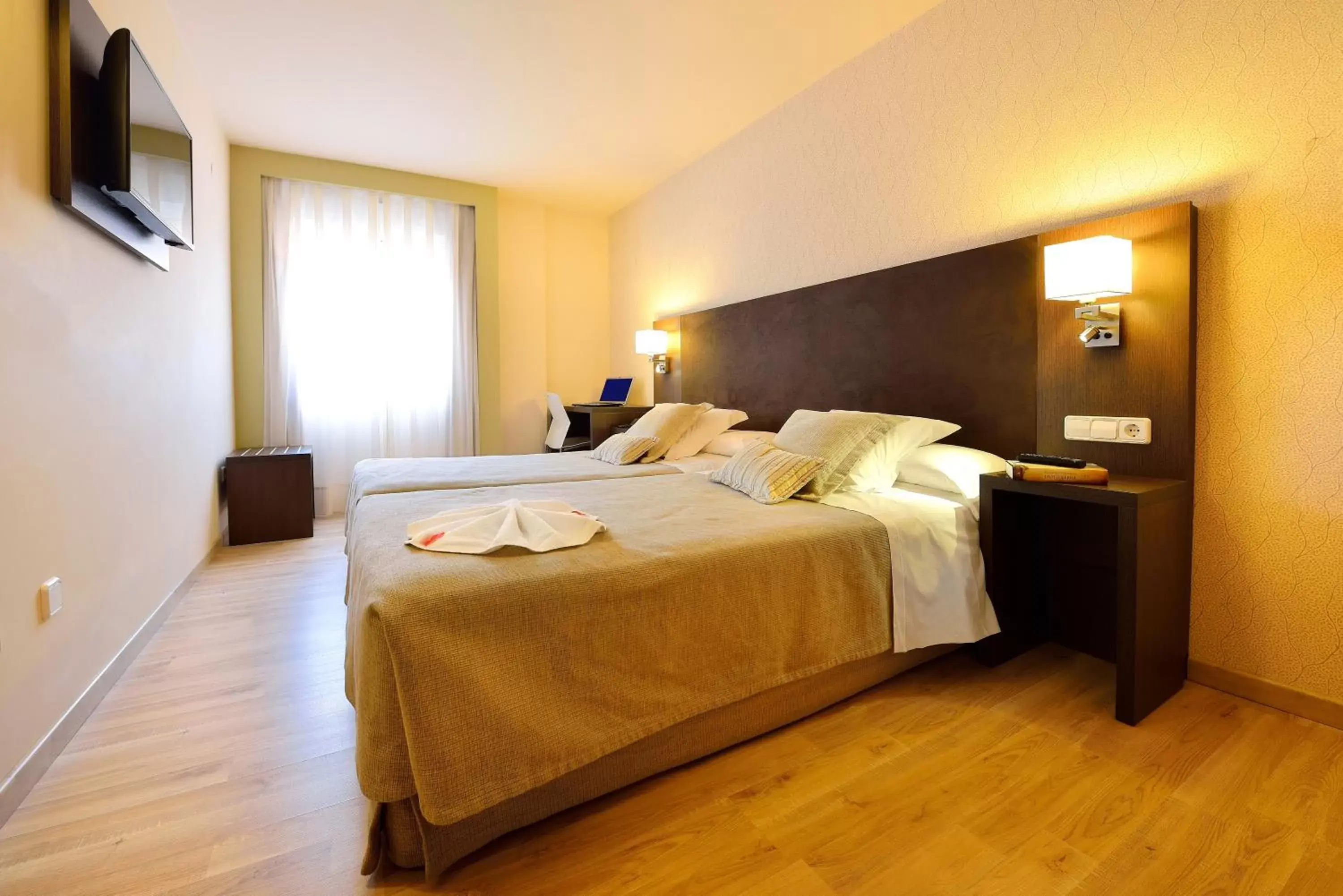 Photo of the whole room, Bed in Hotel Spa Norat O Grove 3* Superior