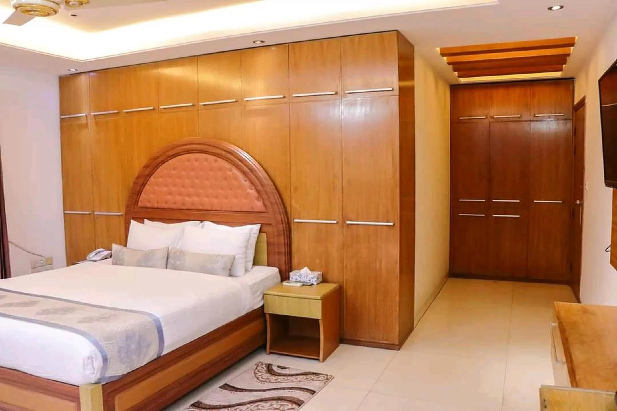 Bedroom, Bed in Hotel Afford Inn