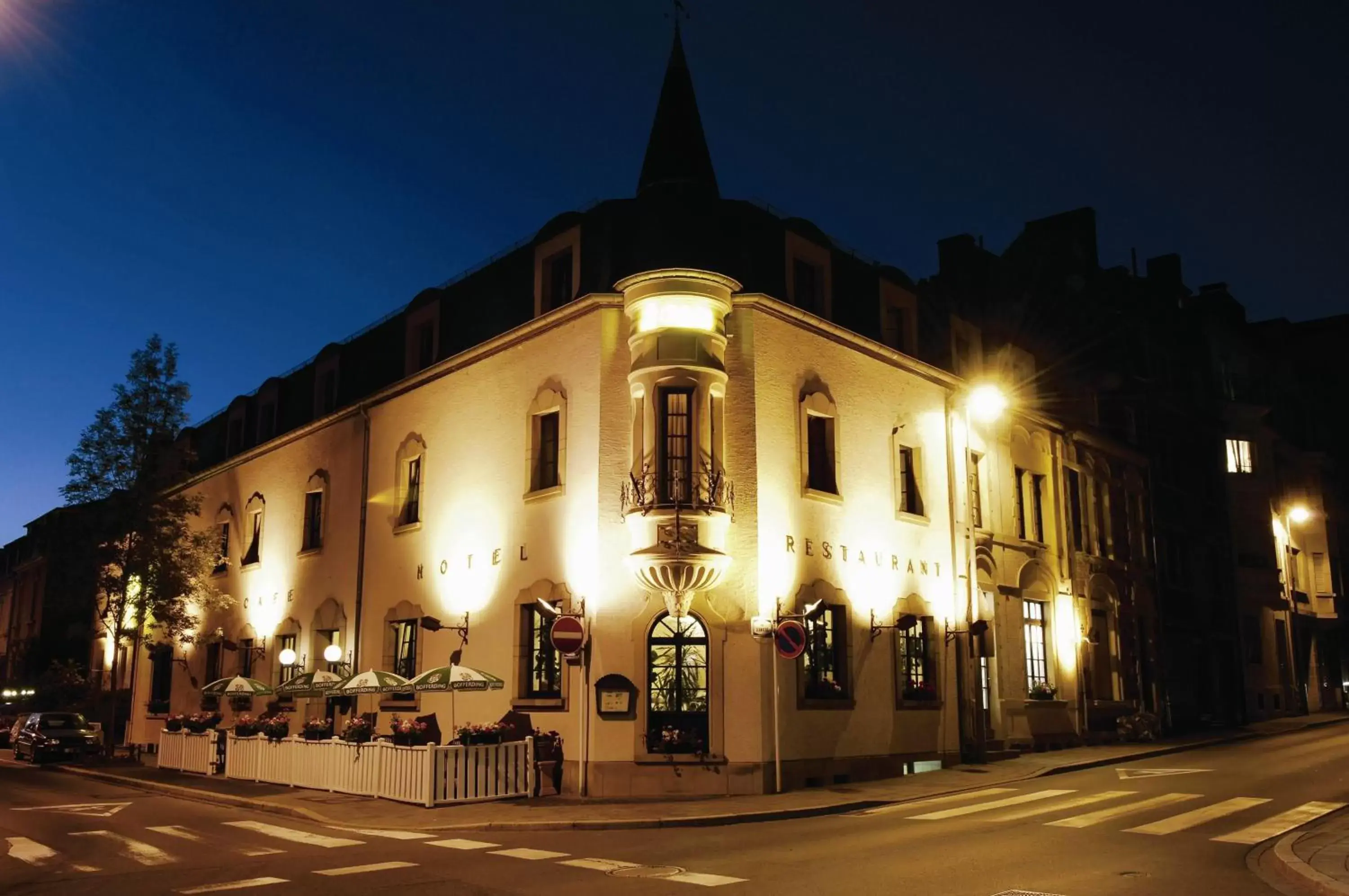 Facade/entrance, Property Building in Le Chatelet