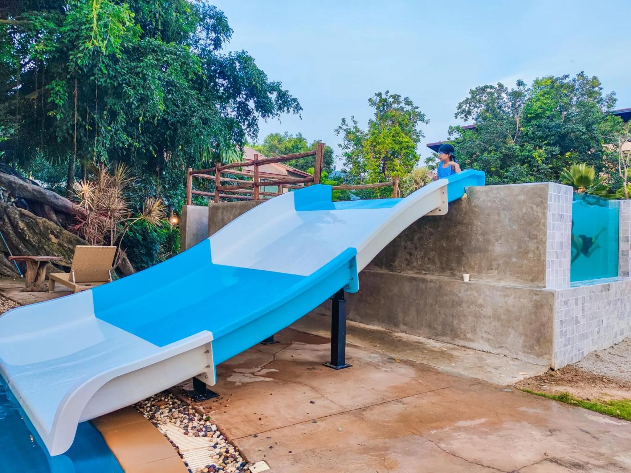 Swimming pool in Blues River Resort
