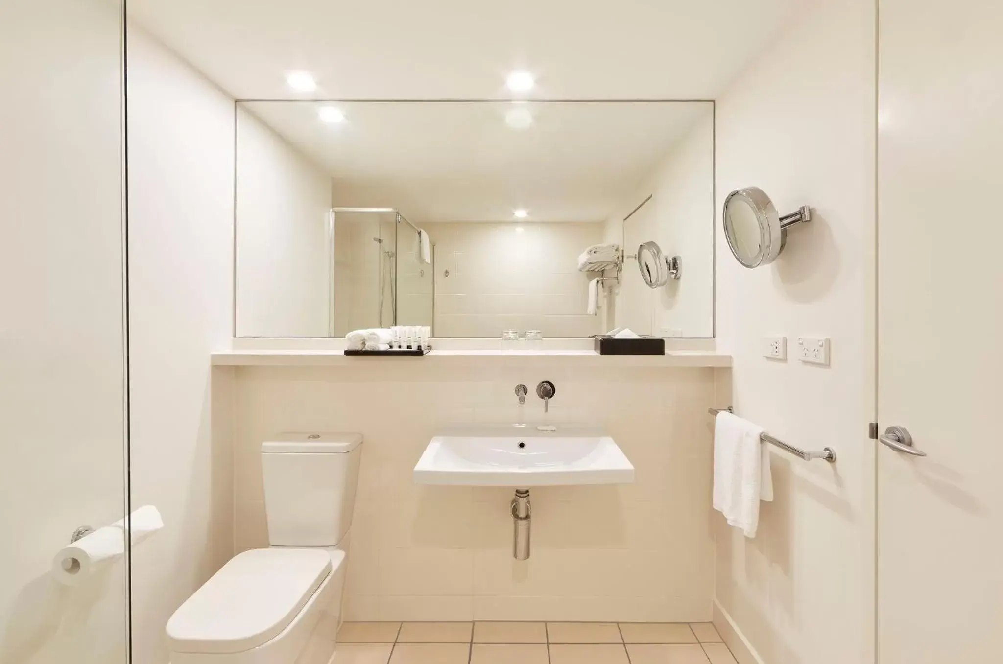 Bathroom in Holiday Inn Darling Harbour, an IHG Hotel
