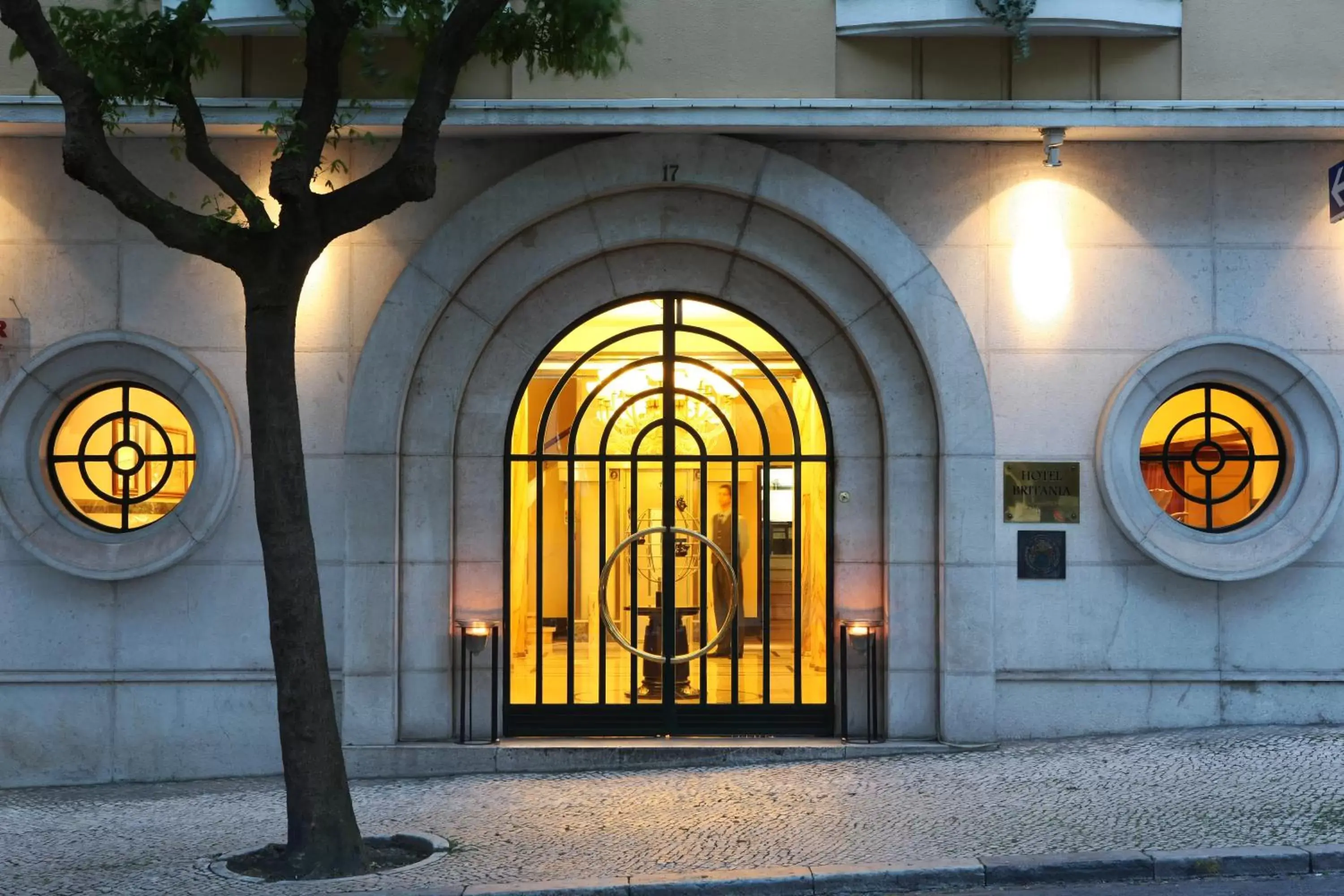 Facade/entrance in Hotel Britania Art Deco - Lisbon Heritage Collection - Avenida