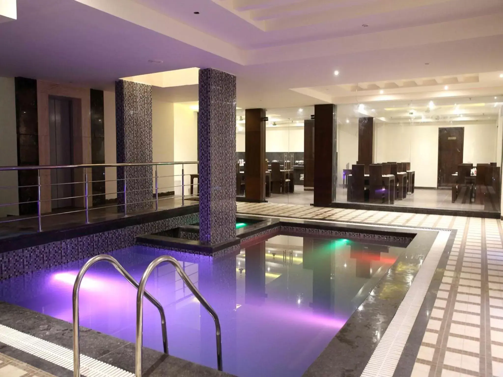 Pool view in Hotel Taj Villa- Agra Pool view in Hotel Taj Villa- Agra