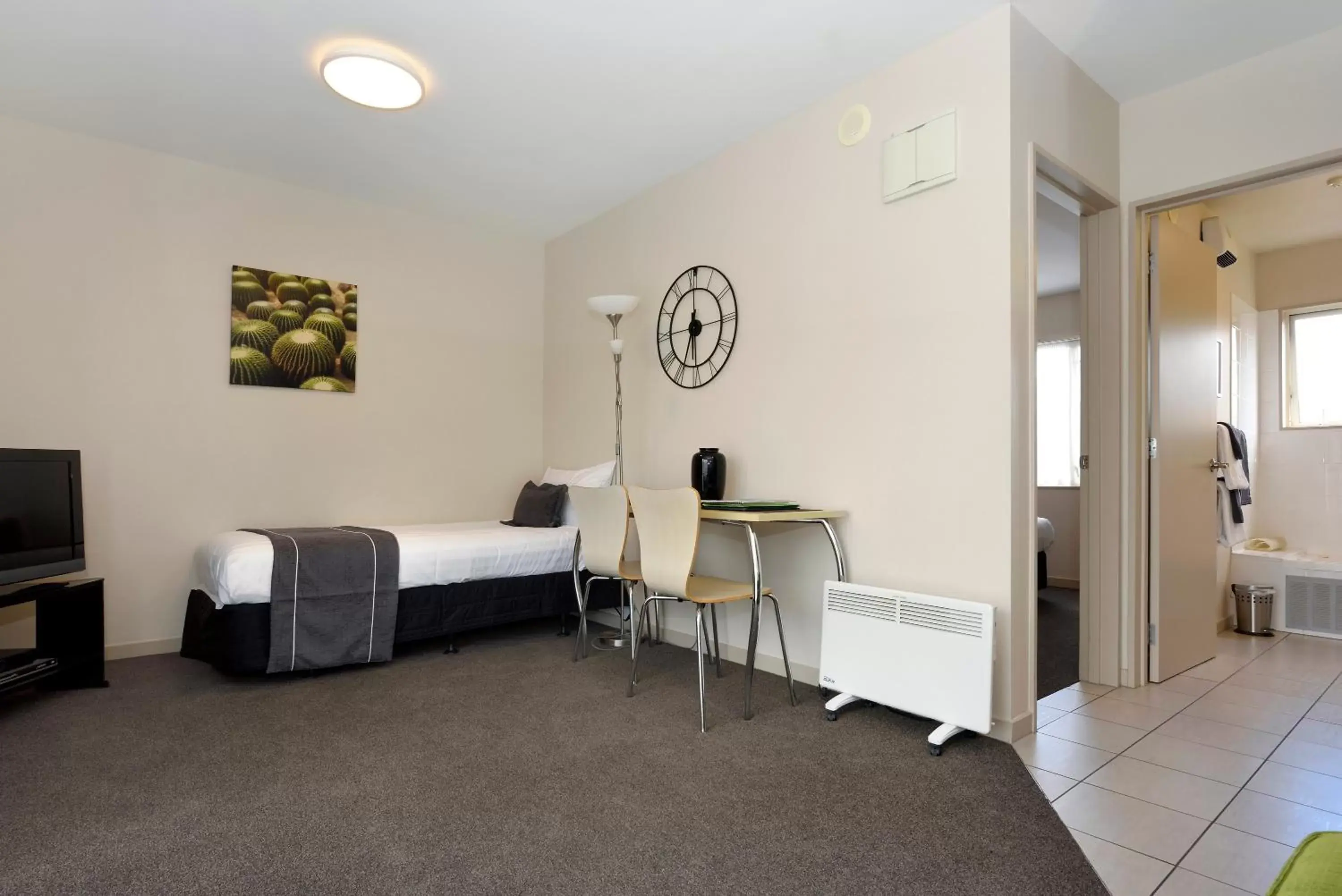 Living room, Dining Area in 171 On High Motel