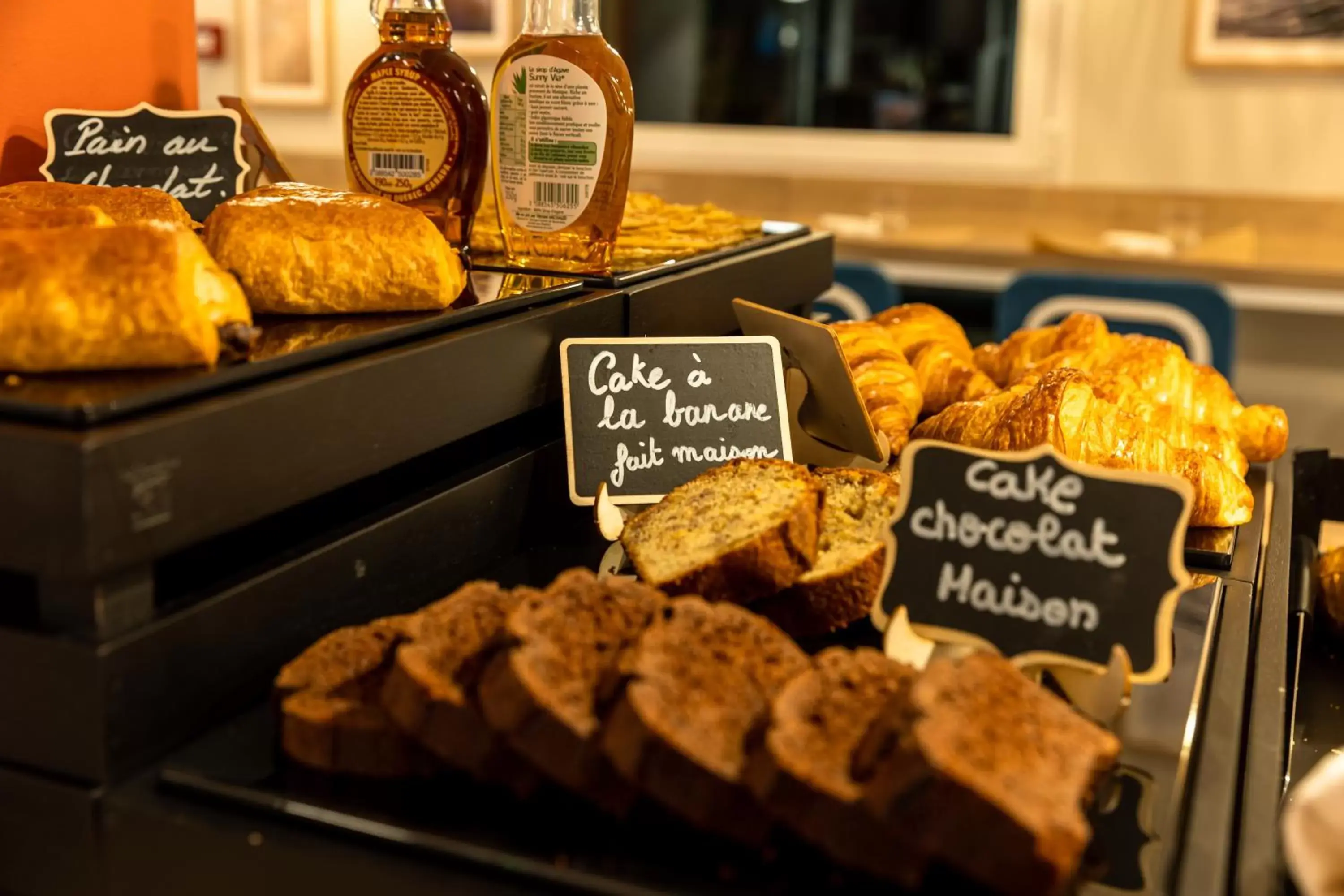 Breakfast, Food in The Originals Boutique Hotel Saint James, Montaigu-Vendée, Nantes Sud