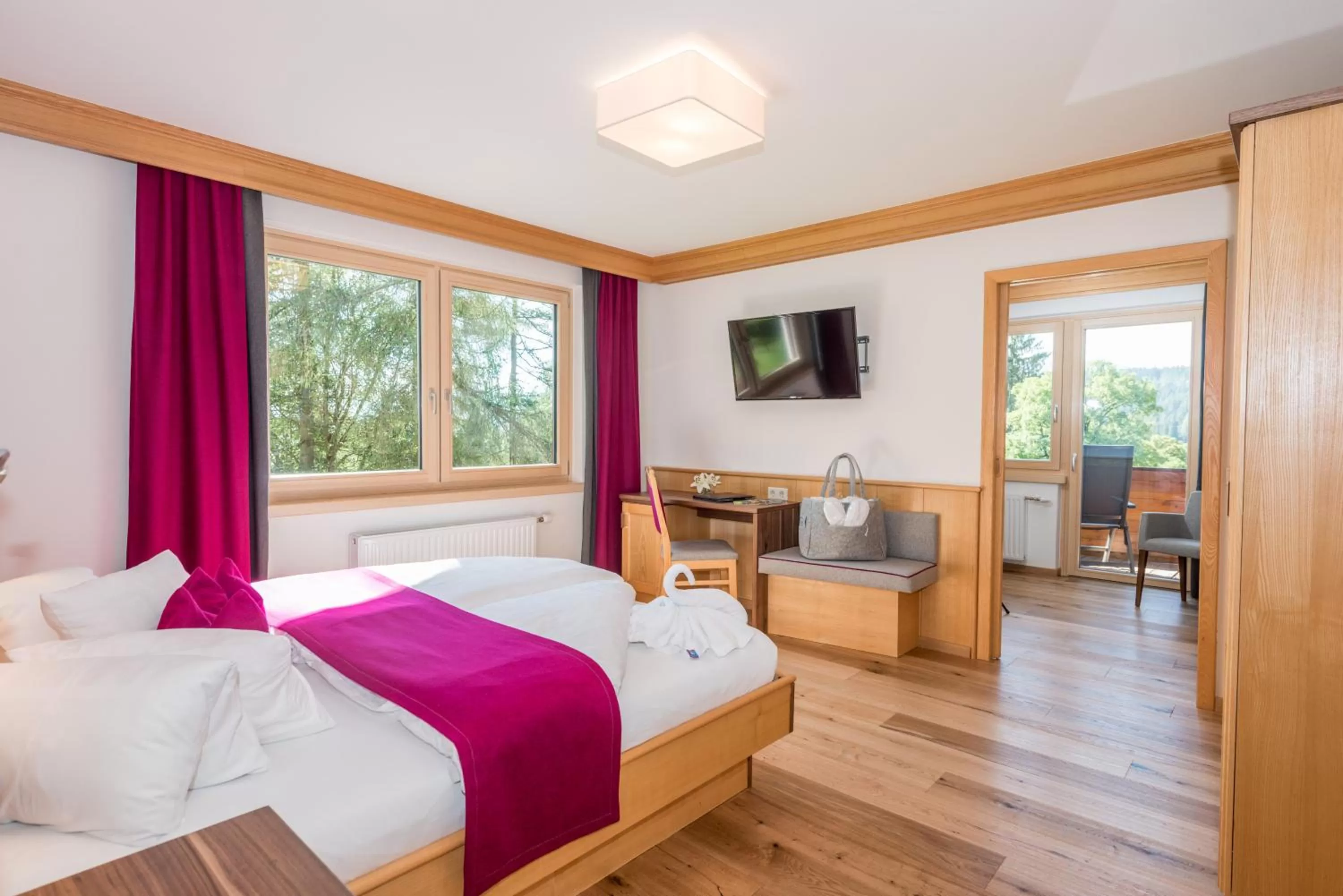 Living room, Bed in Hotel Rösslhof