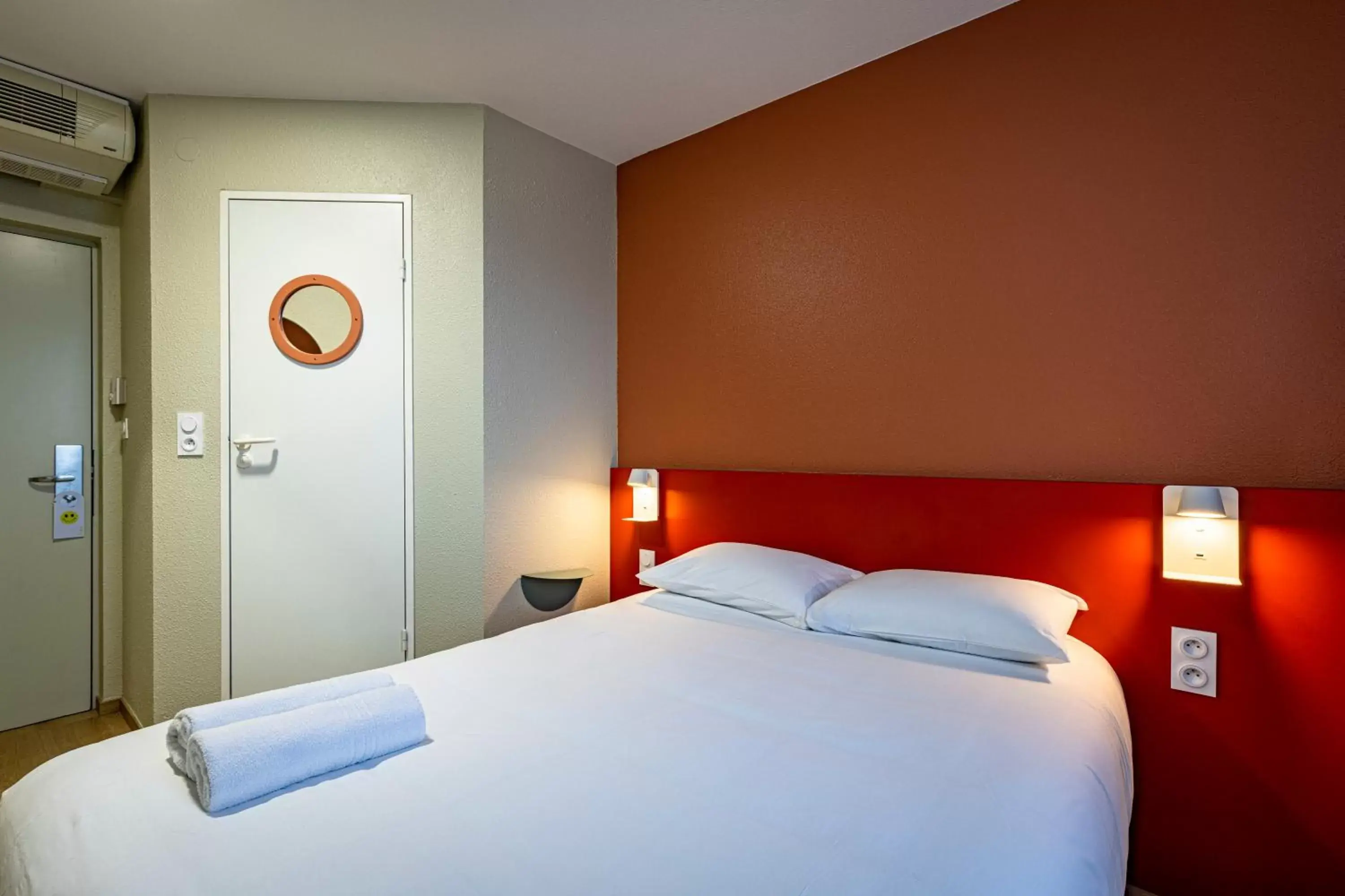 Bedroom, Bed in Vini Hotel