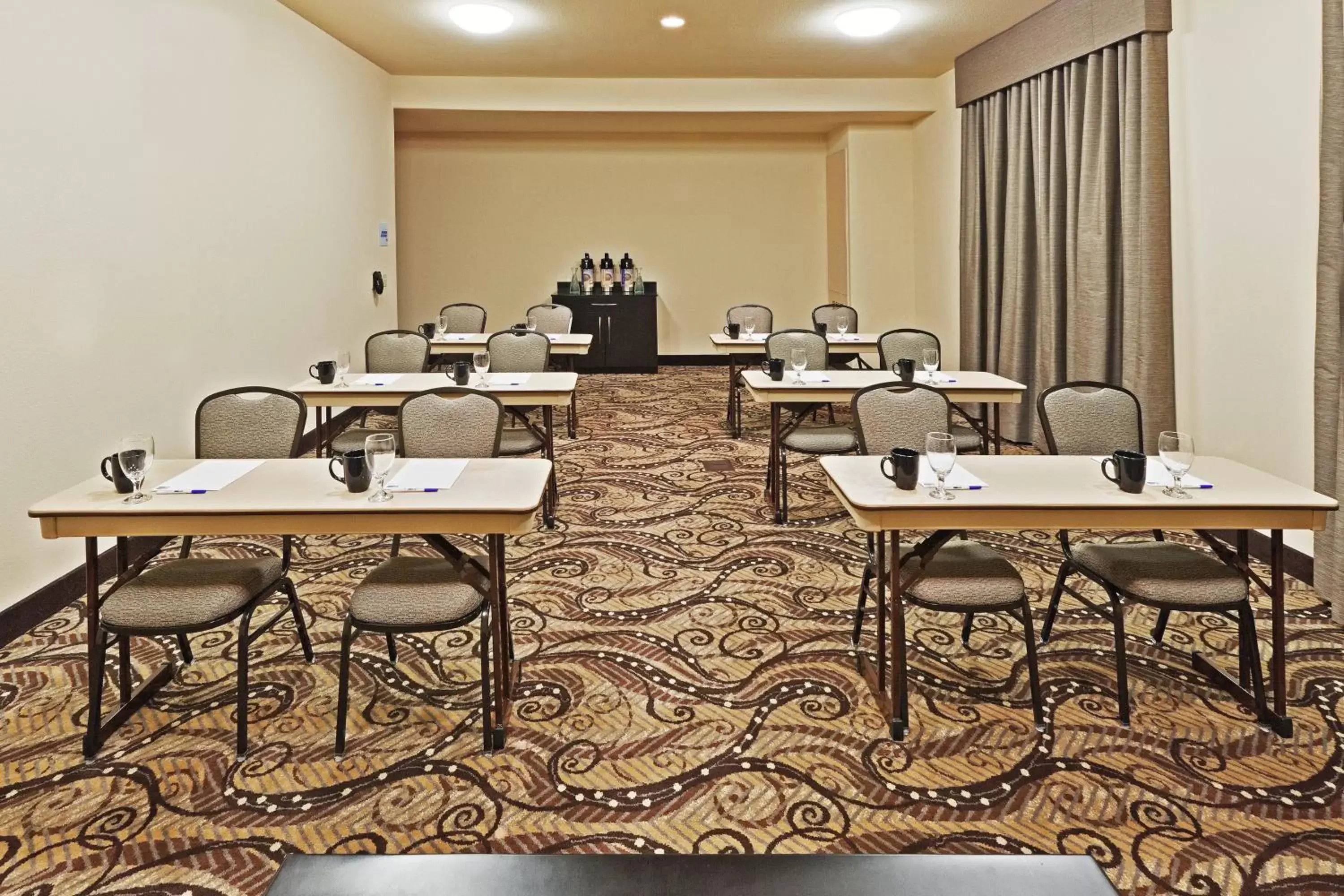Meeting/conference room in Holiday Inn Express Hotel & Suites Oklahoma City Northwest, an IHG Hotel