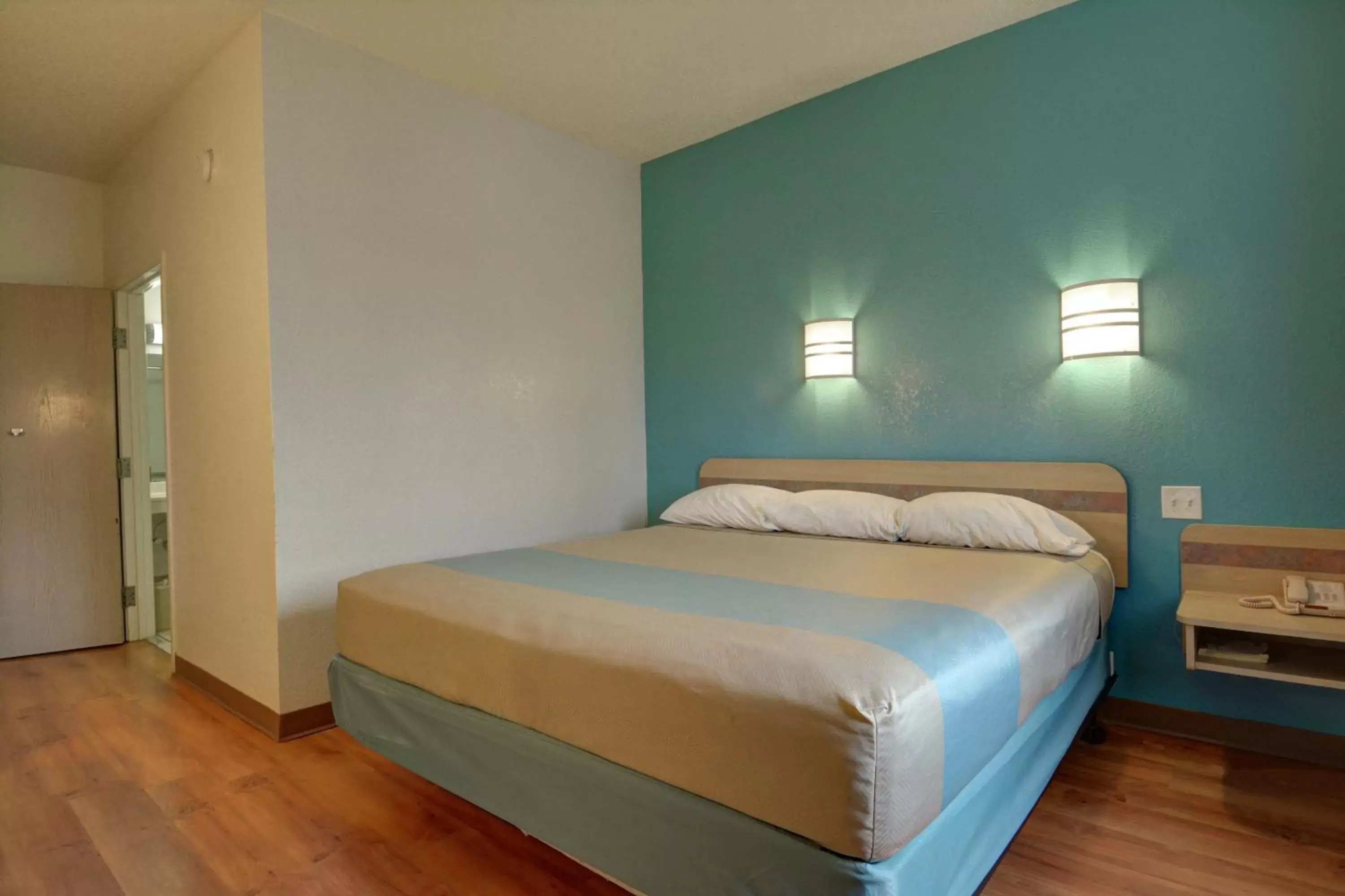 Bedroom, Bed in Motel 6-Denison, TX