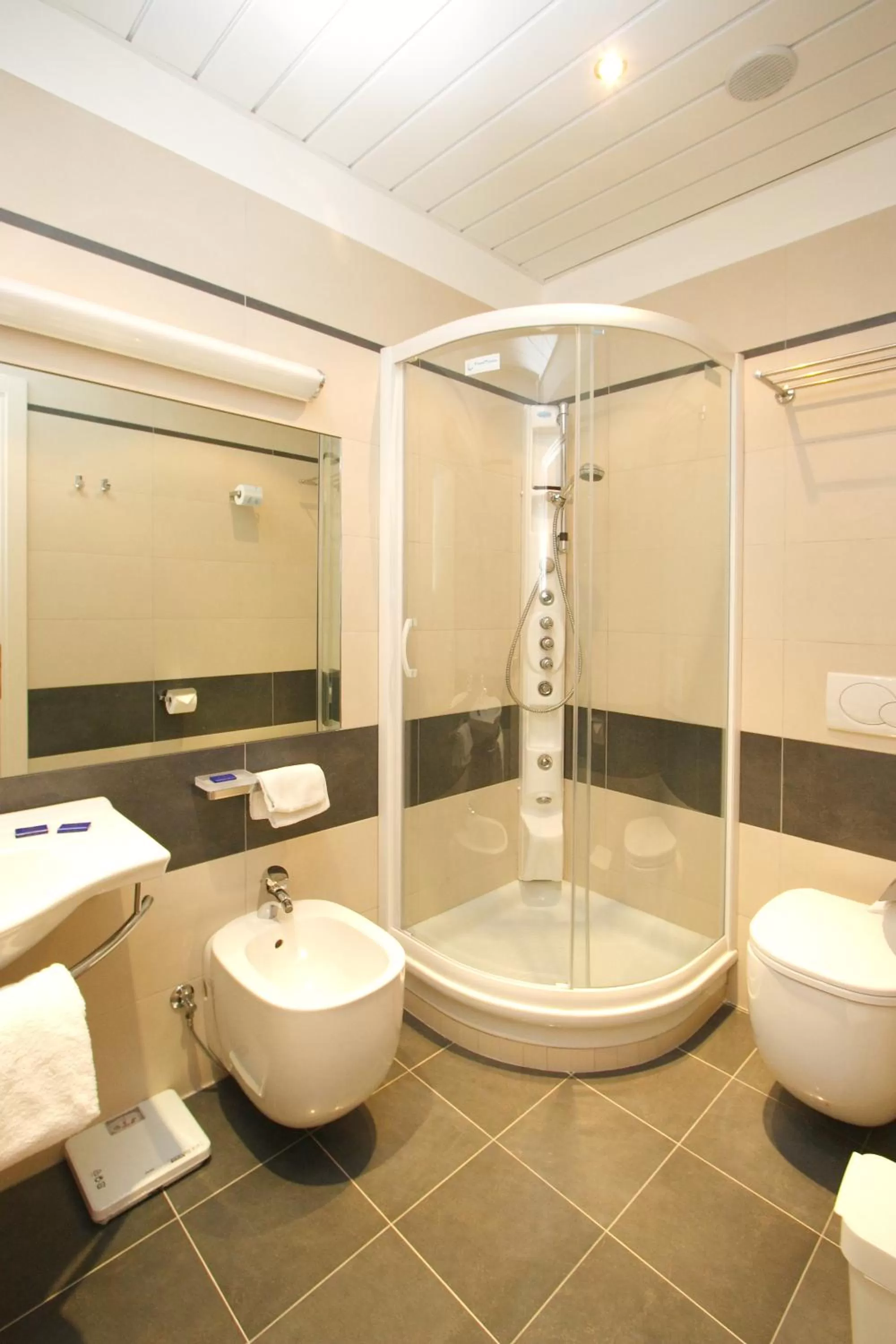 Bathroom in Hotel Roma