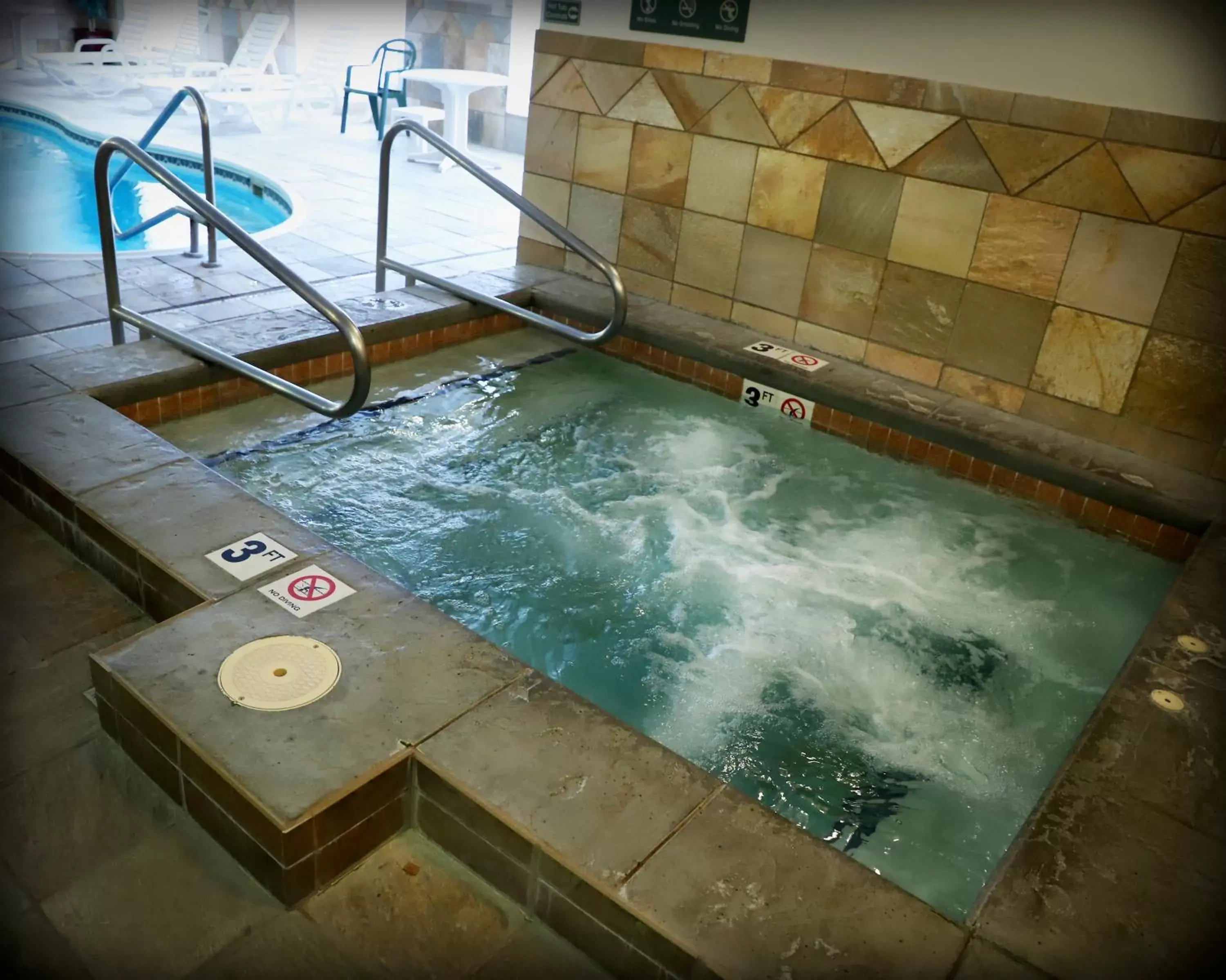 Hot Tub, Swimming Pool in Comfort Inn & Suites Hotel in the Black Hills
