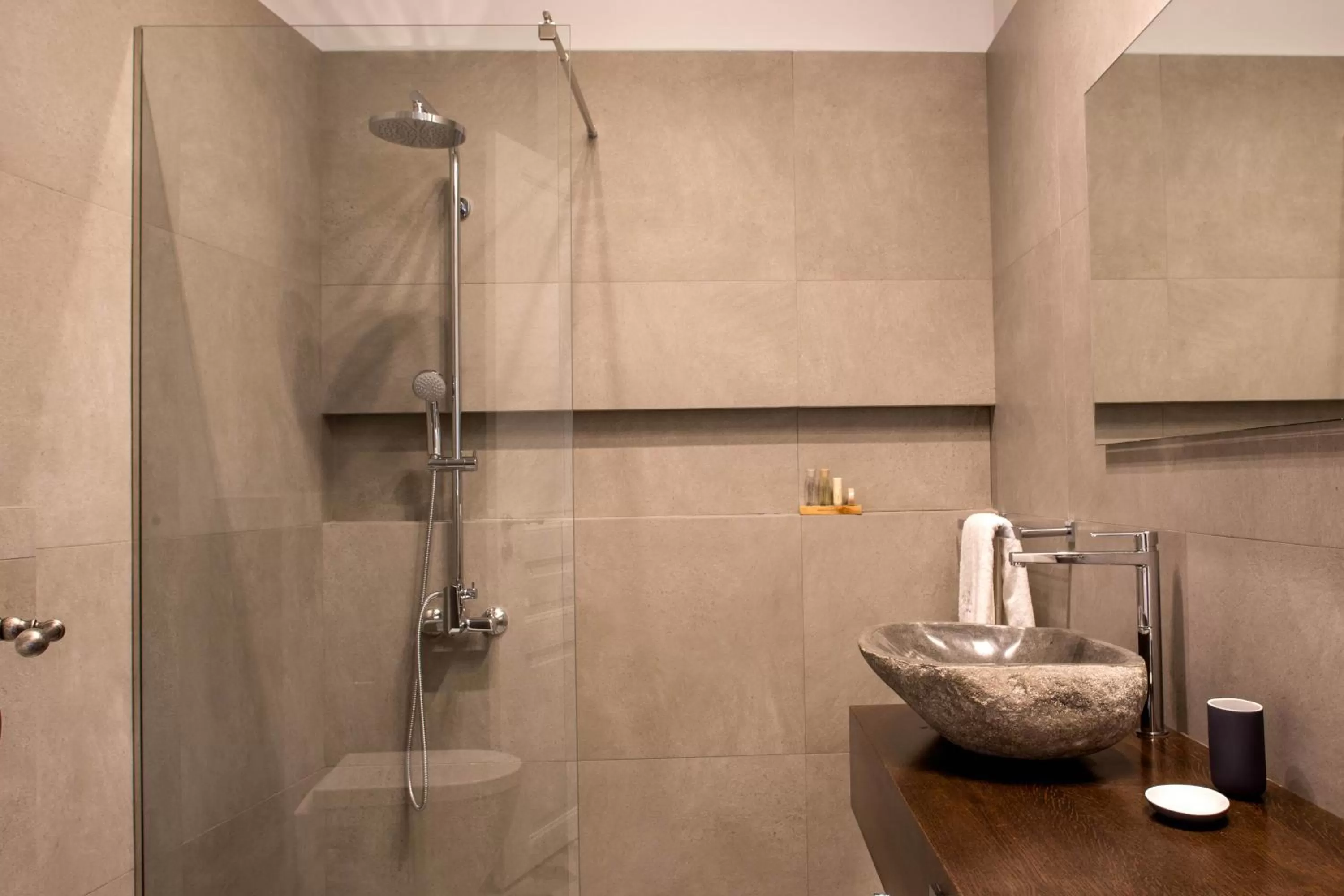 Shower in Gambello Luxury Rooms