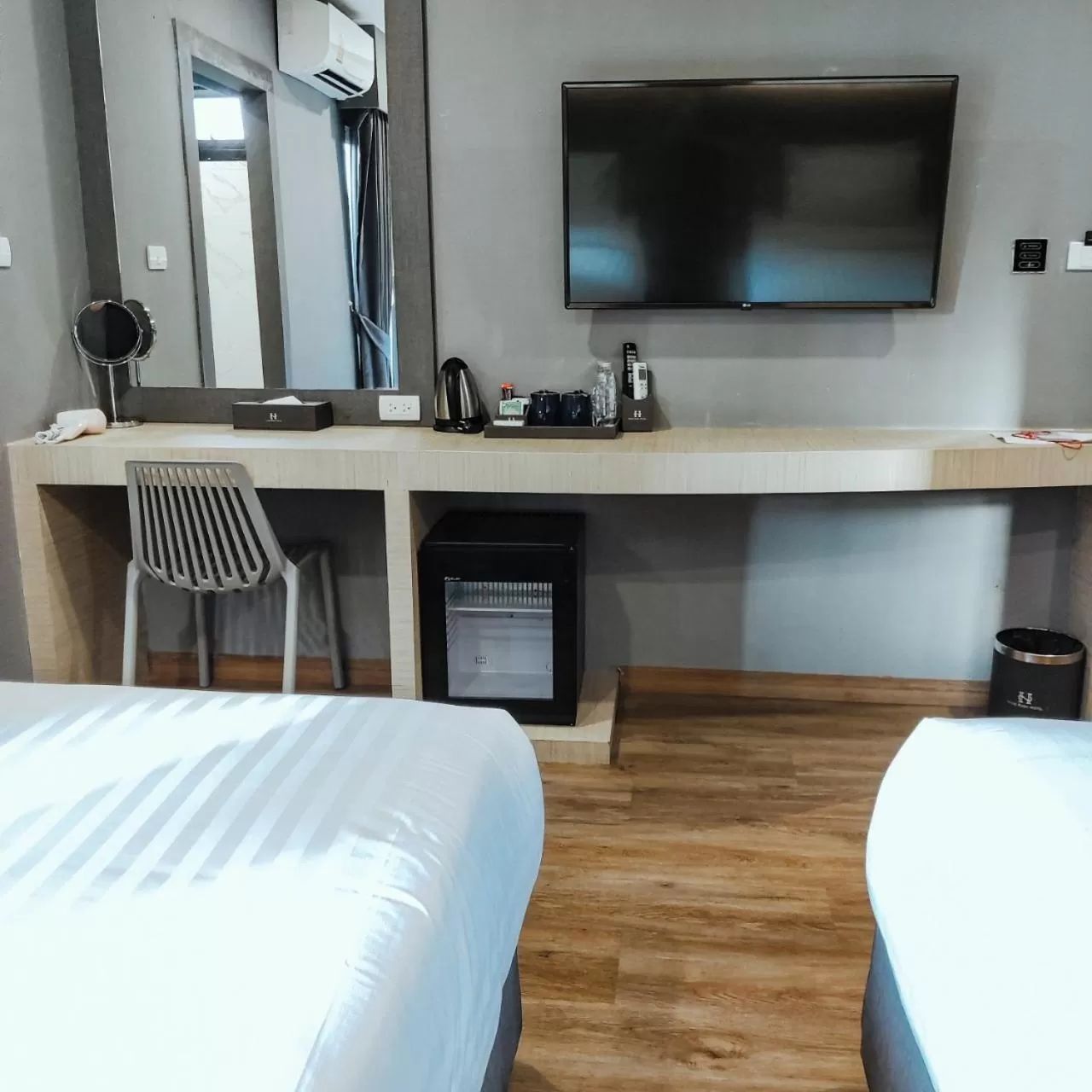 Bedroom, Bed in Hyde Park Hotel Bangkok