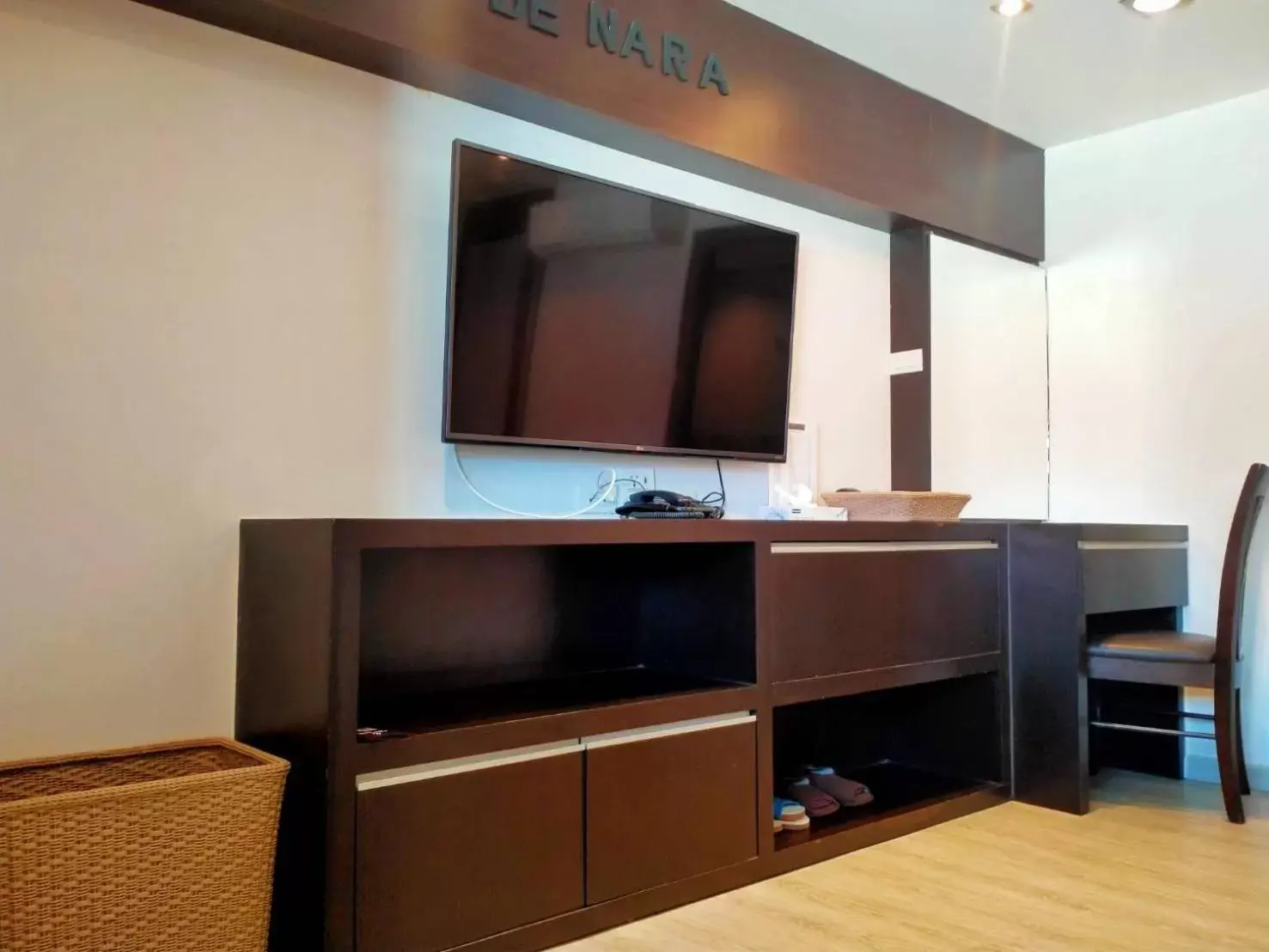 TV and multimedia, TV/Entertainment Center in Hotel De Nara-SHA Extra Plus