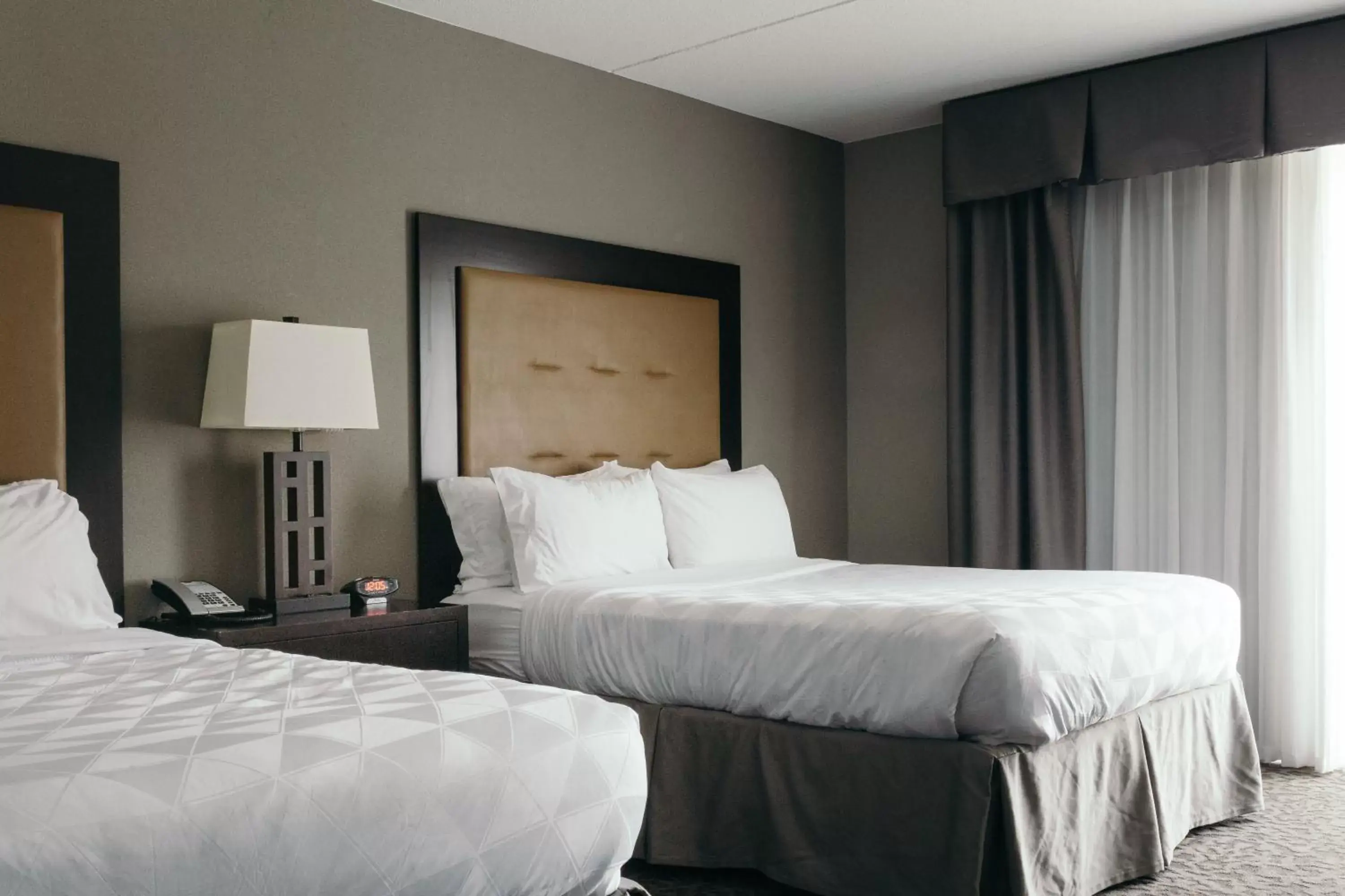 Bedroom, Bed in Holiday Inn and Suites East Peoria, an IHG Hotel
