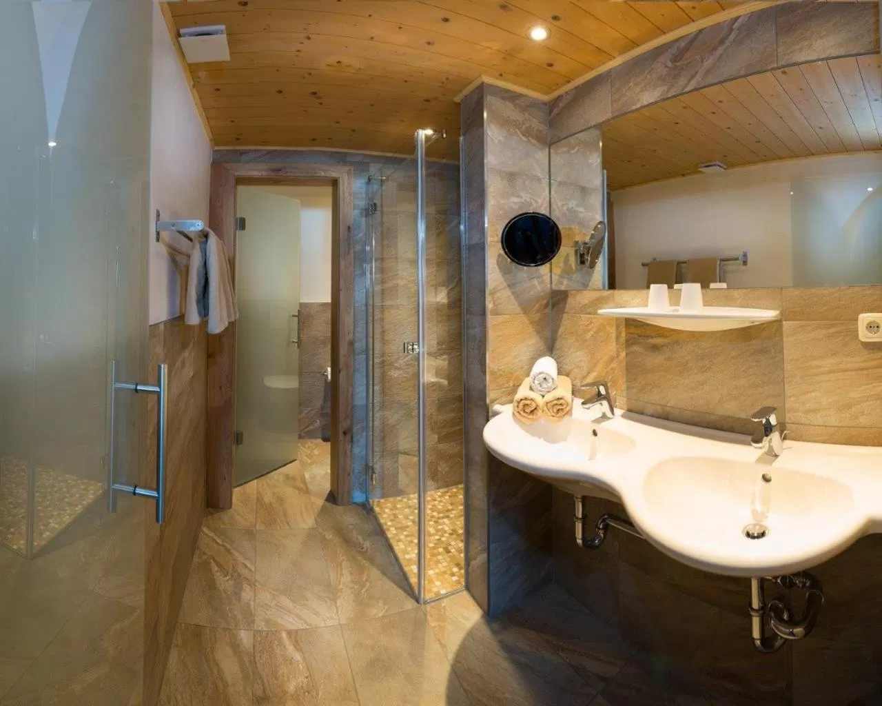 Bathroom in Hotel Quehenberger