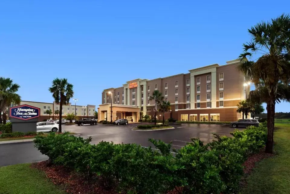 Facade/entrance, Property Building in Hampton Inn & Suites Brunswick