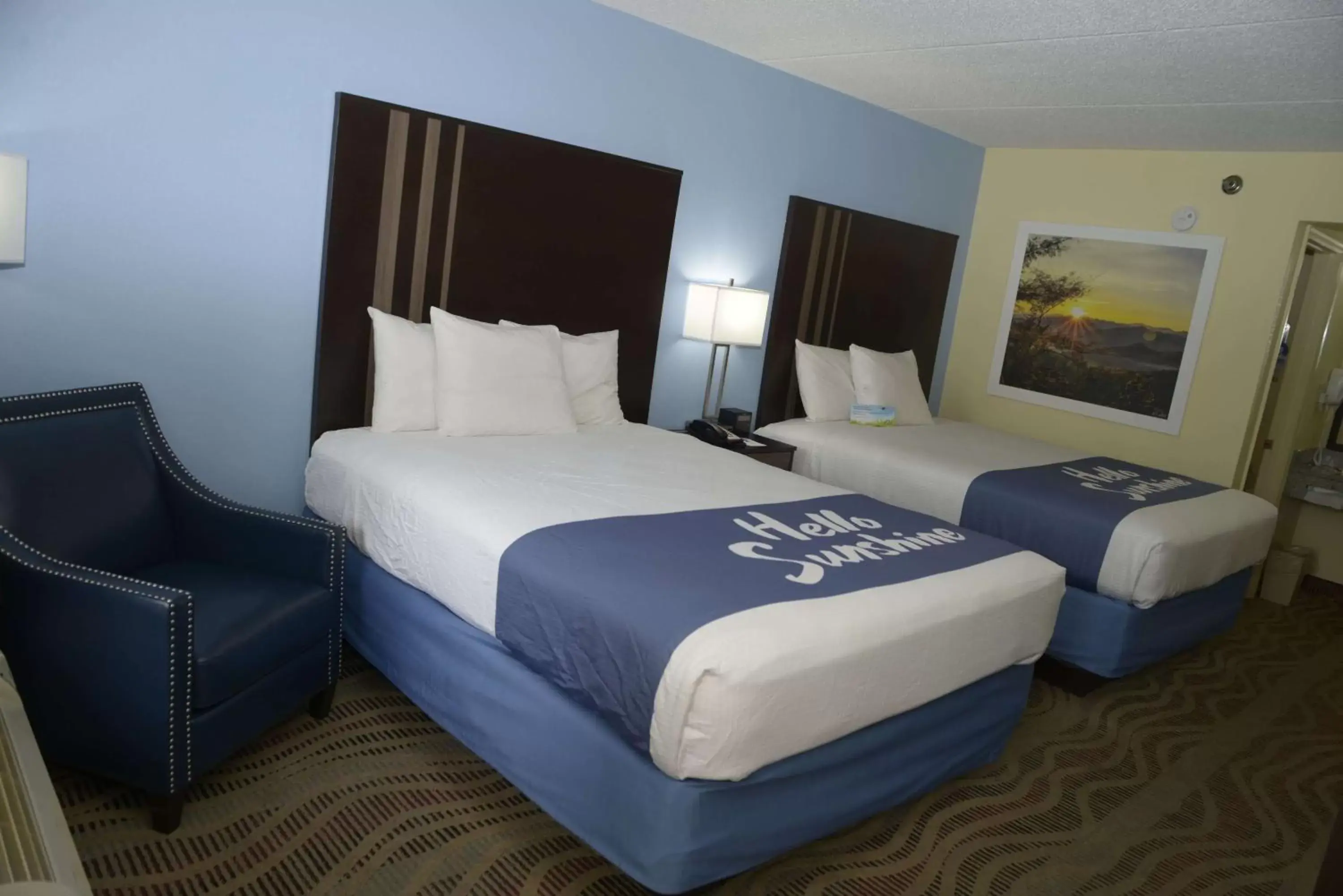 Photo of the whole room, Bed in Days Inn by Wyndham Kodak/Sevierville Intrstate SmokeyMntns