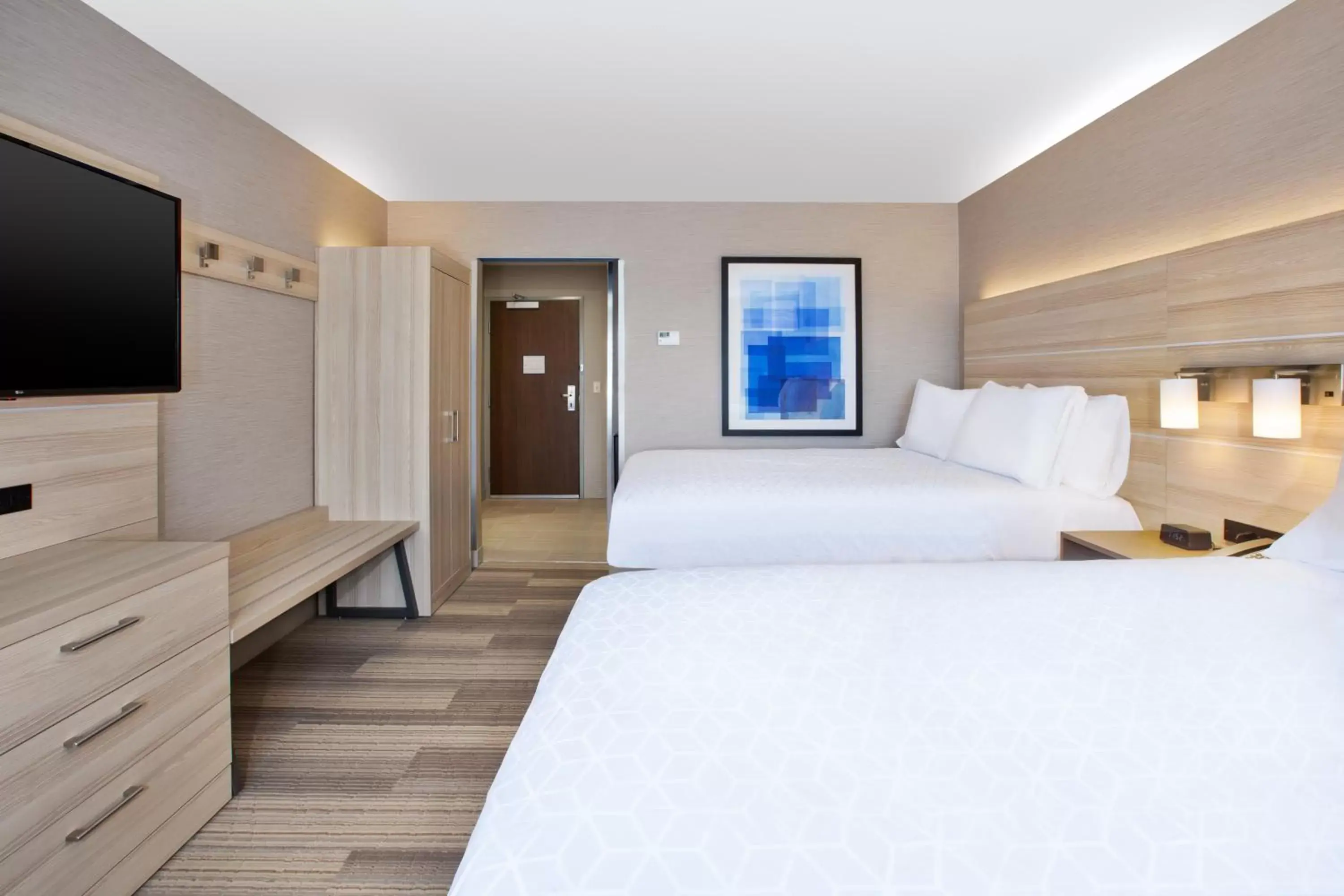 Bedroom, Bed in Holiday Inn Express & Suites - Wooster, an IHG Hotel