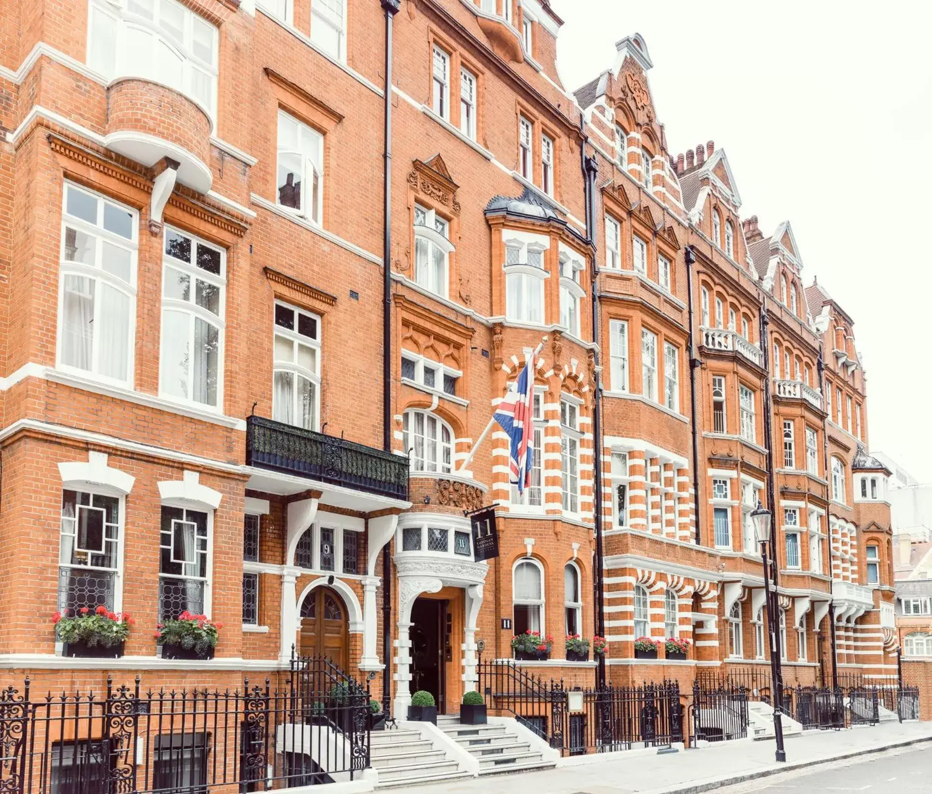 Property building in 11 Cadogan Gardens and The Apartments by Iconic Luxury Hotels Property building in 11 Cadogan Gardens and The Apartments by Iconic Luxury Hotels