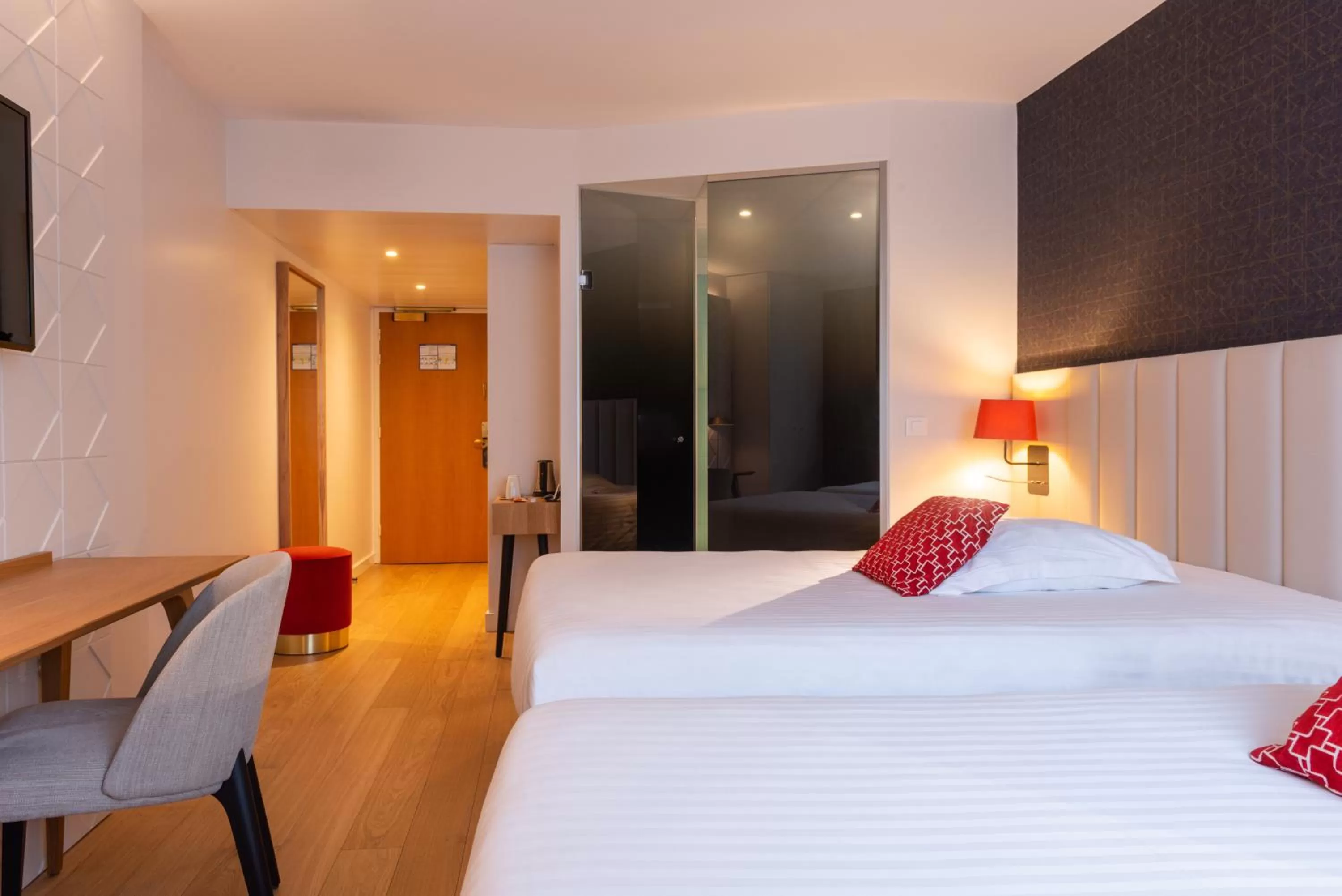 Bedroom, Bed in L'Amirauté Brest