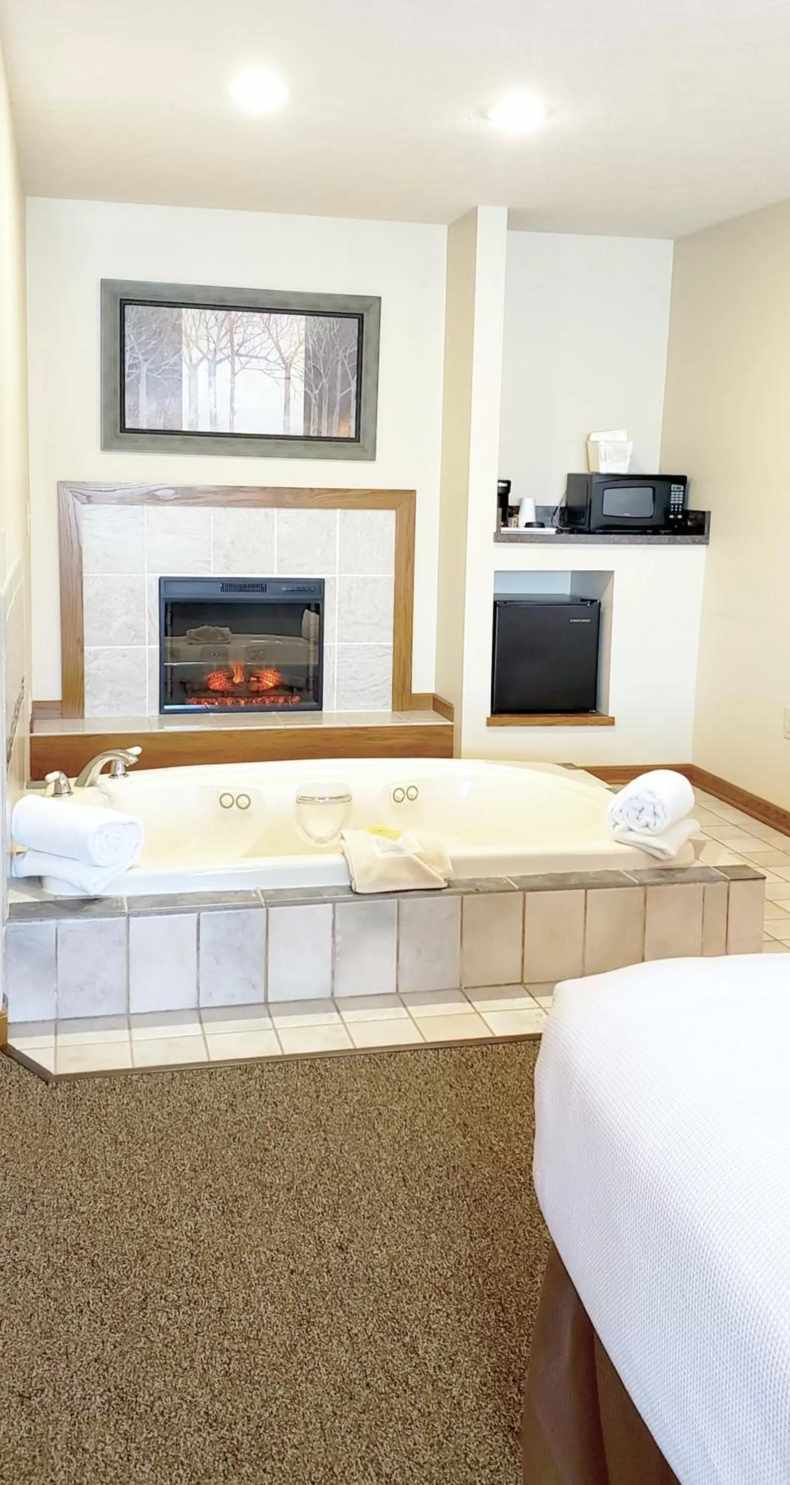 Hot Tub, Bed in Berlin Heritage Inn