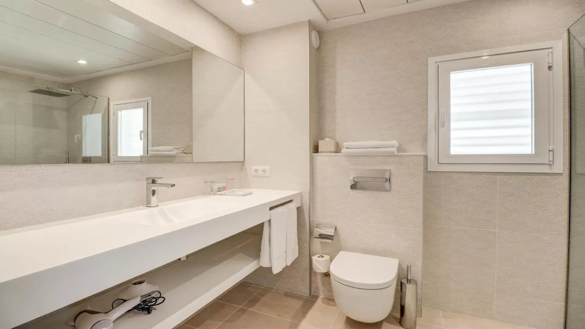 Shower, Bathroom in Hotel Illa d'Or & Club Apts 4* Sup