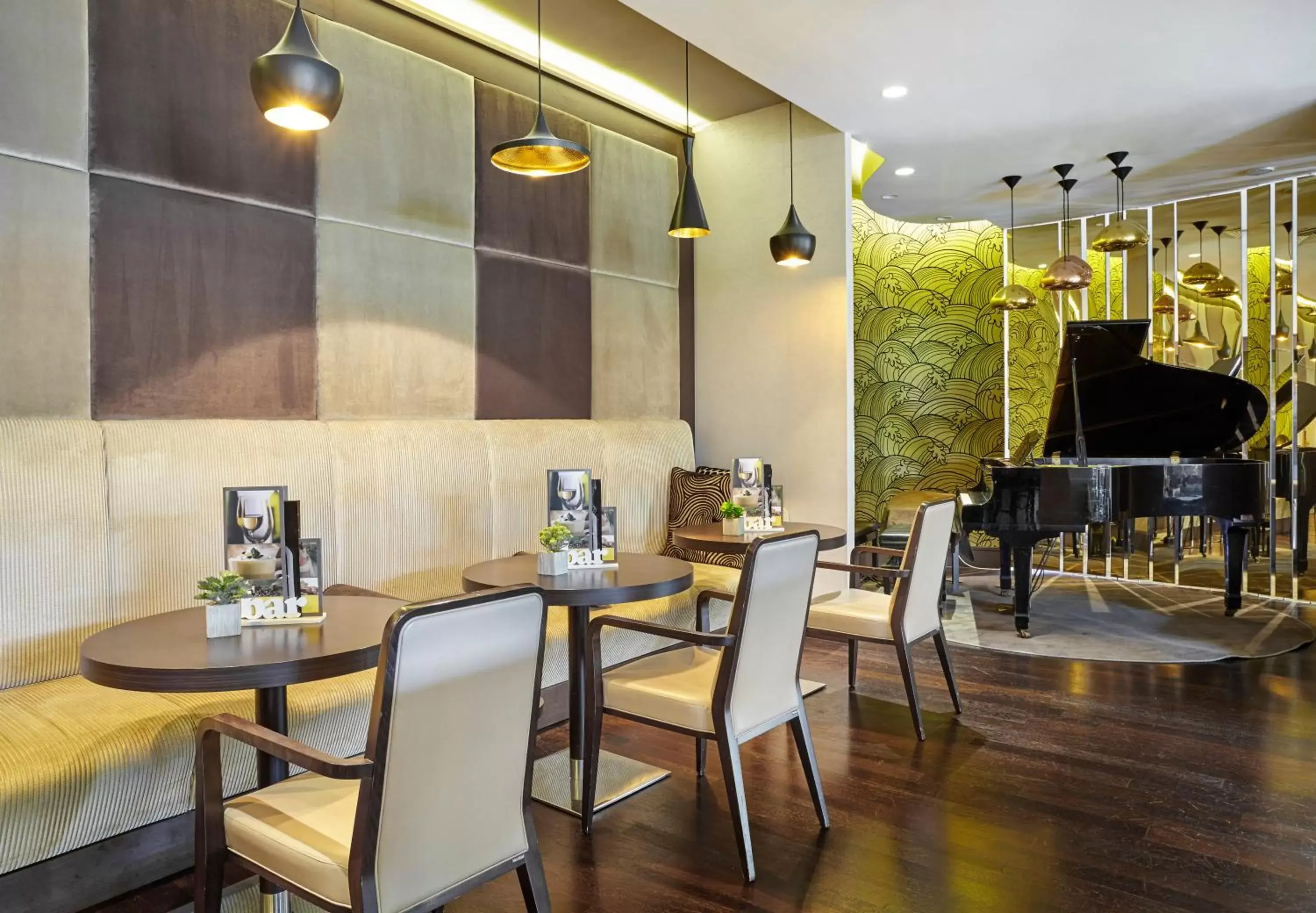 Lounge or bar, Restaurant/Places to Eat in Crowne Plaza Rome St. Peter's, an IHG Hotel