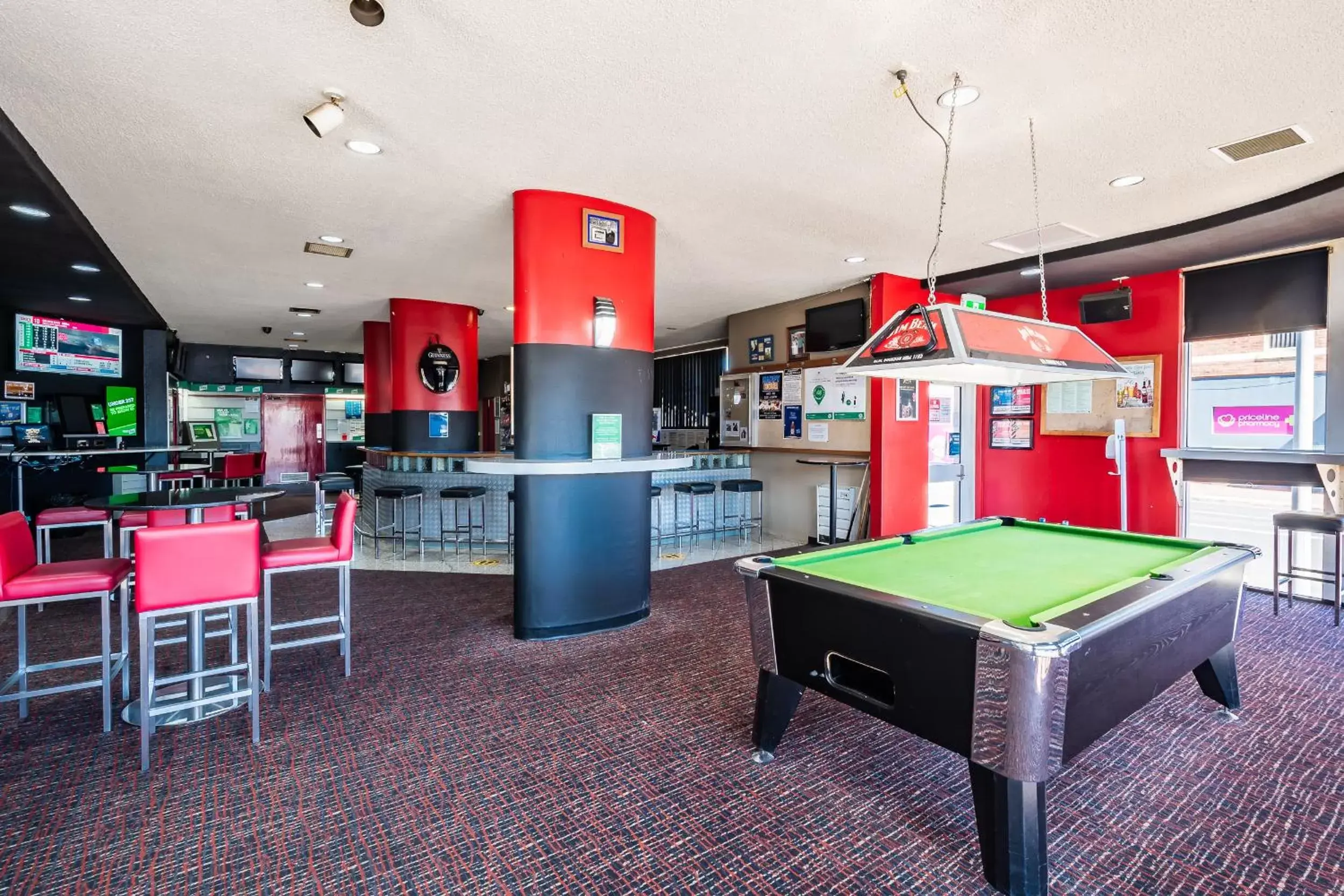Lounge or bar, Billiards in The Lighthouse Hotel