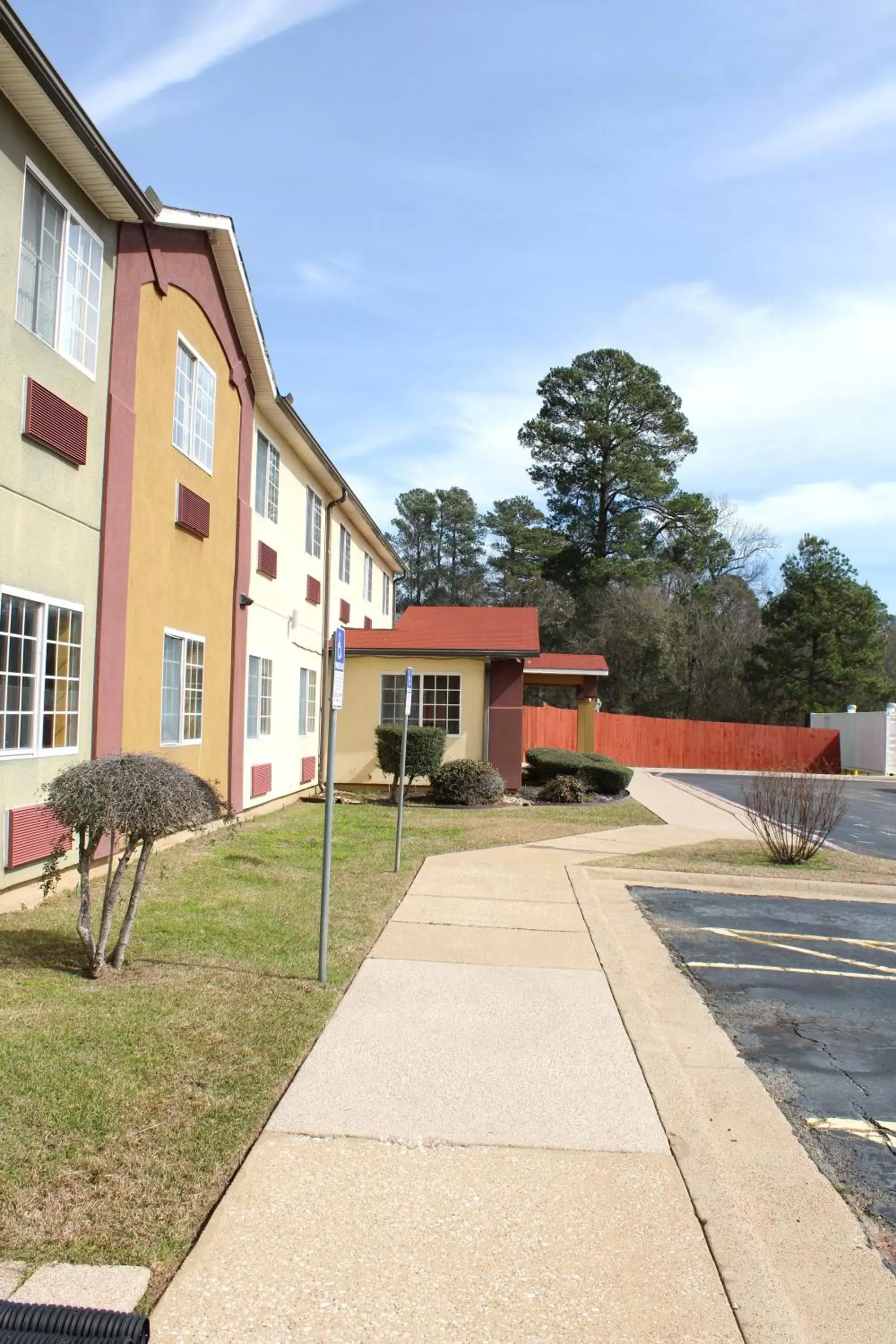 Property Building in HomeTown Inn & Suites