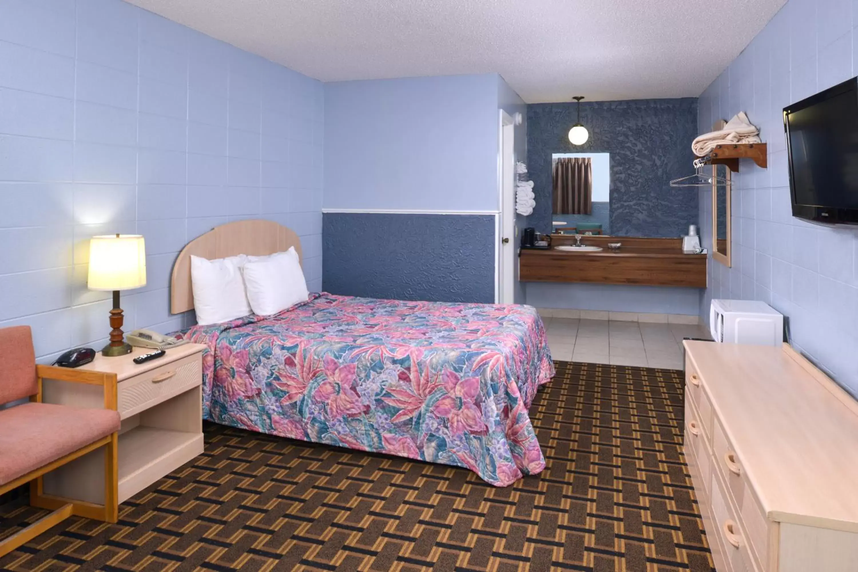 Bedroom in Americas Best Value Inn & Suites Branson - Near The Strip