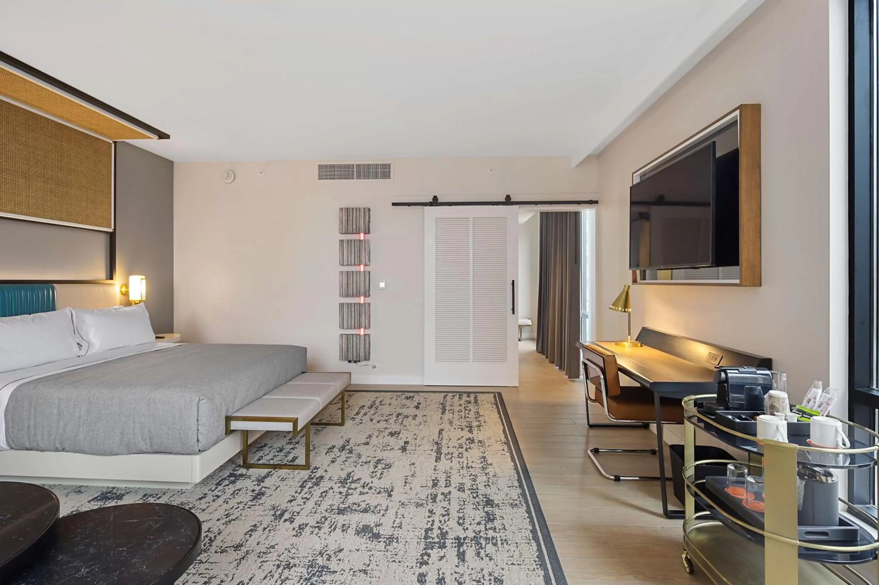 Bed in Canopy By Hilton Memphis Downtown