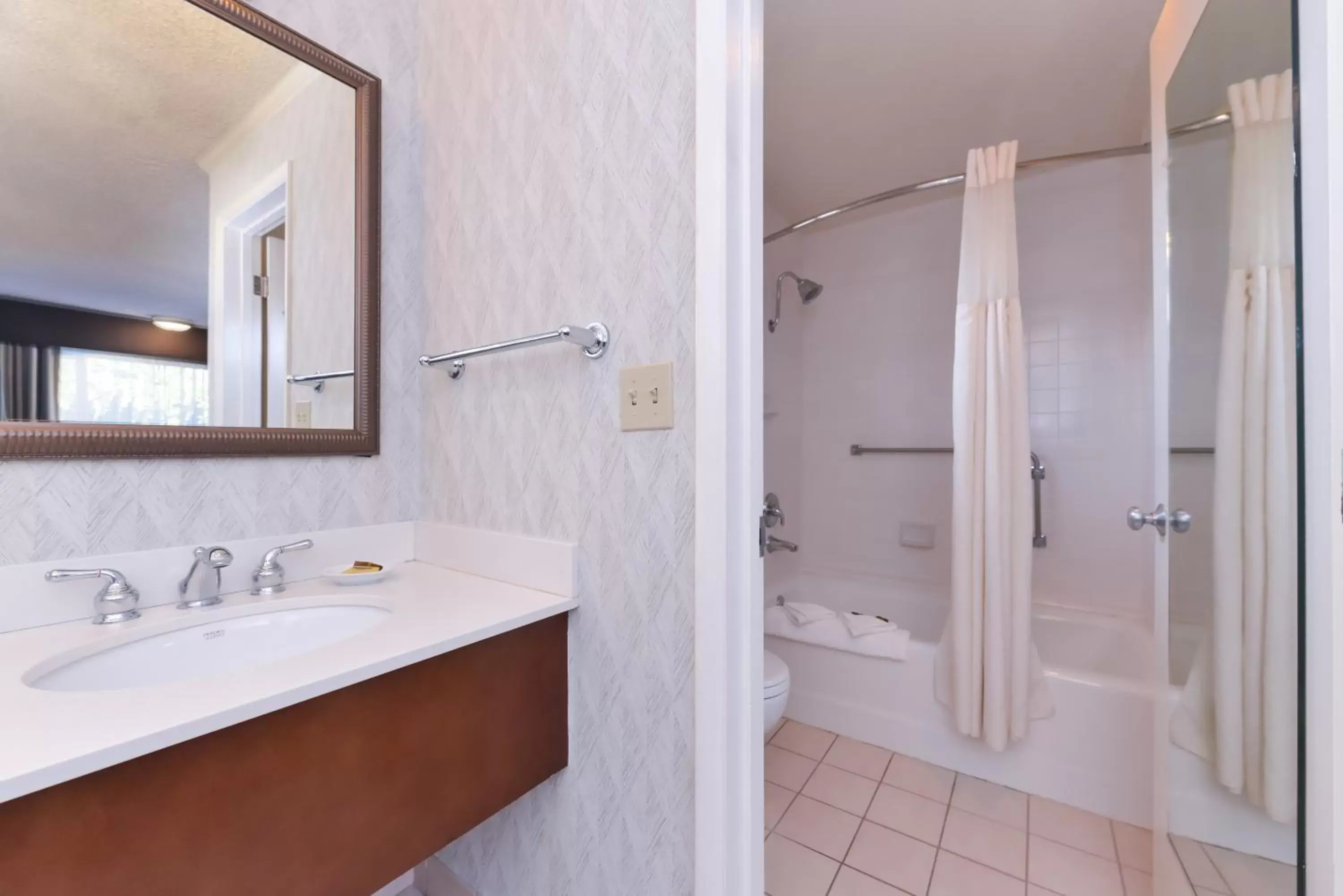 Bathroom in Best Western Plus Black Oak