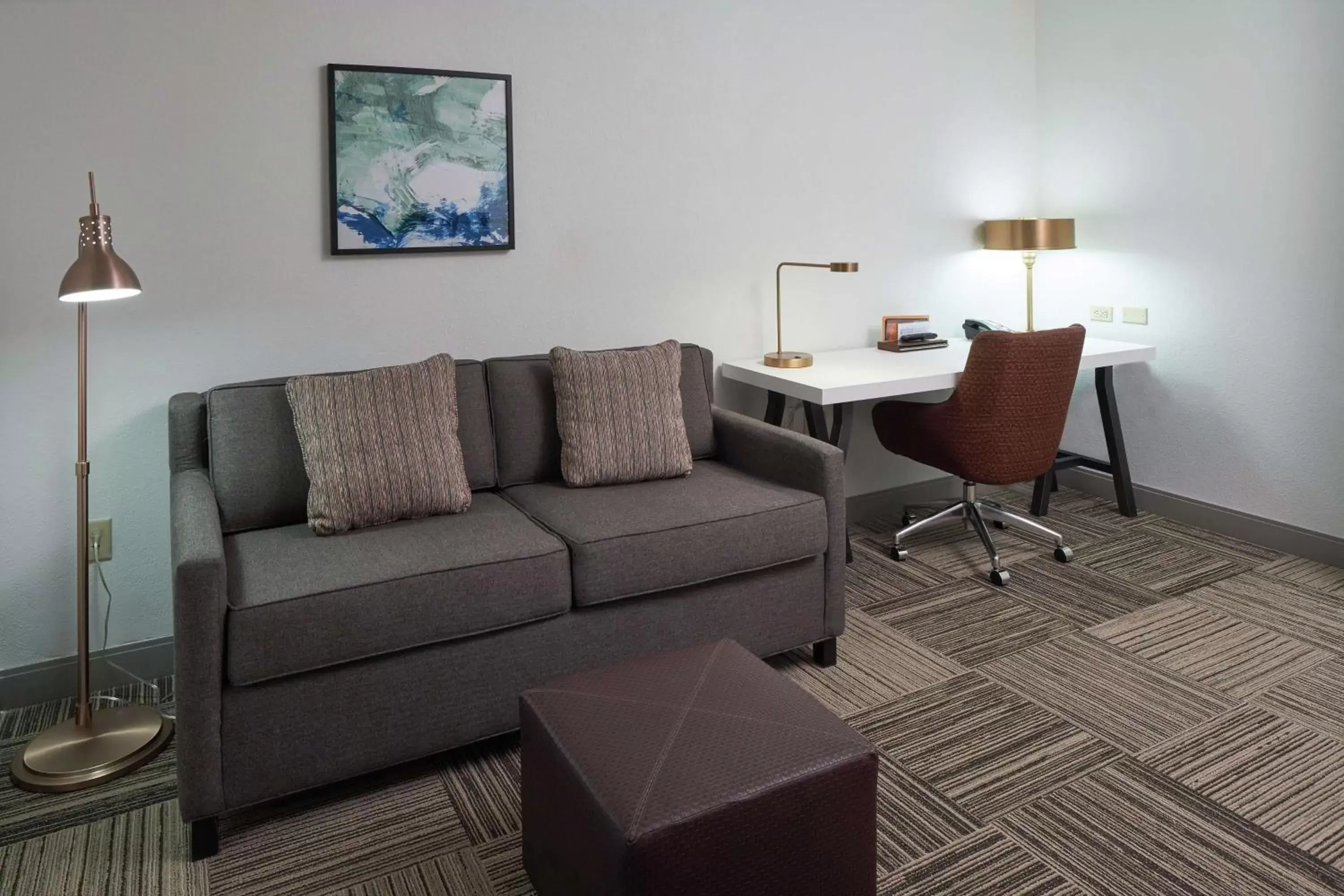 Bedroom, Seating Area in Hilton Garden Inn Evansville