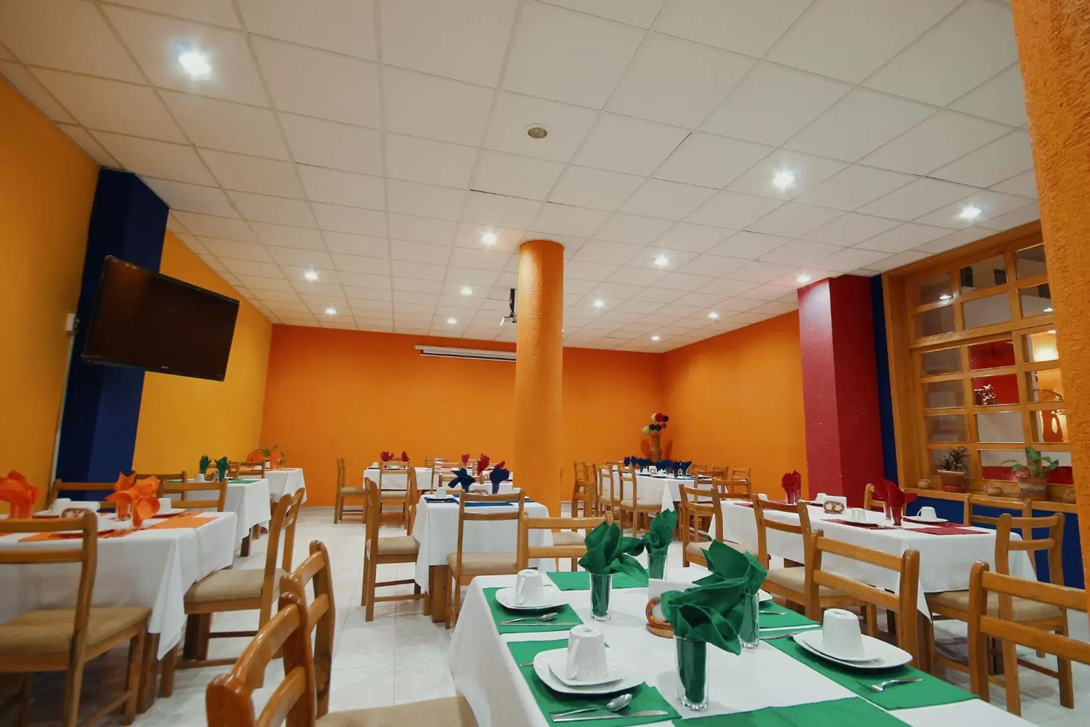 Food, Restaurant/Places to Eat in HOTEL EL CONQUISTADOR MONARCA.