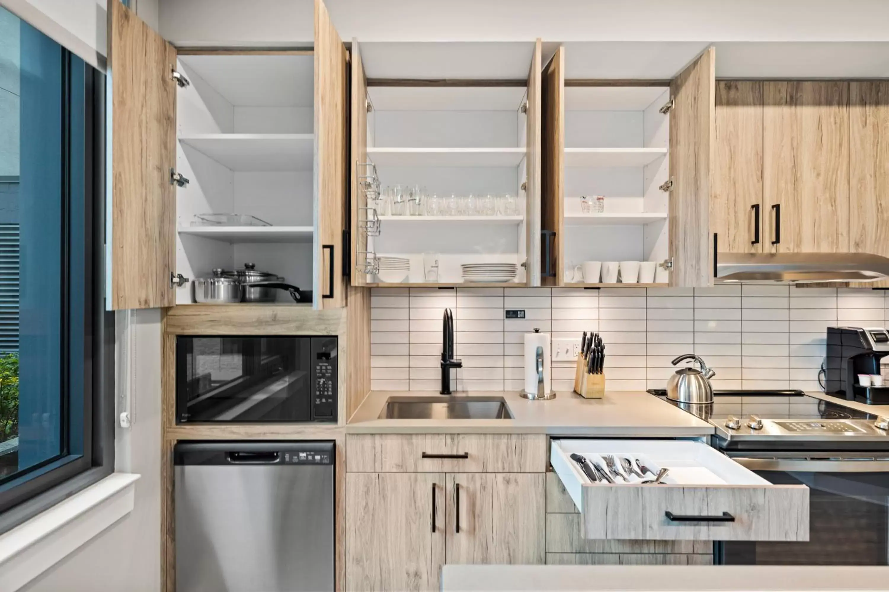 Kitchen/Kitchenette in Coda on Half, a Placemakr Experience