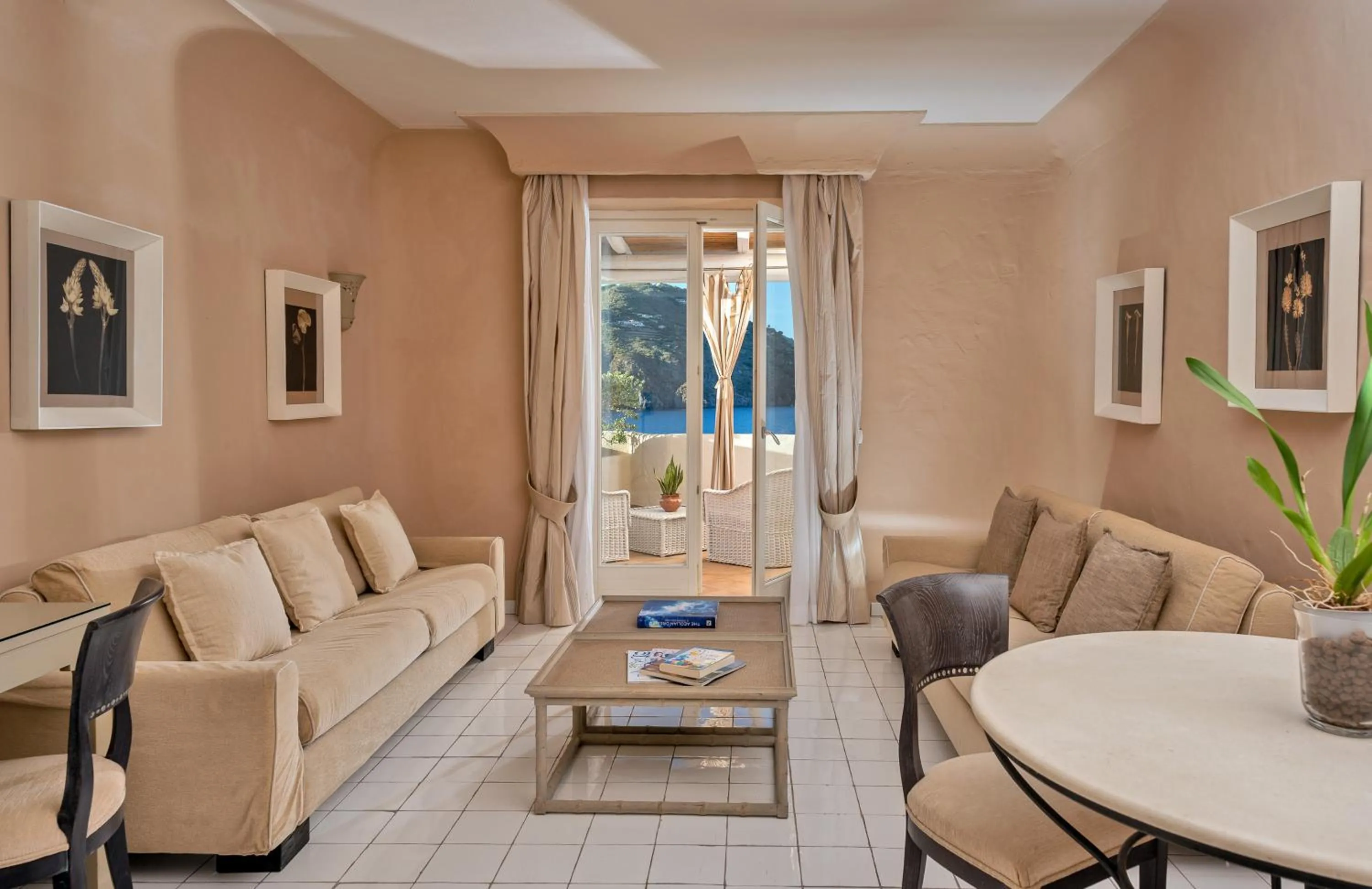 Living room in Therasia Resort Sea and SPA - The Leading Hotels of the World