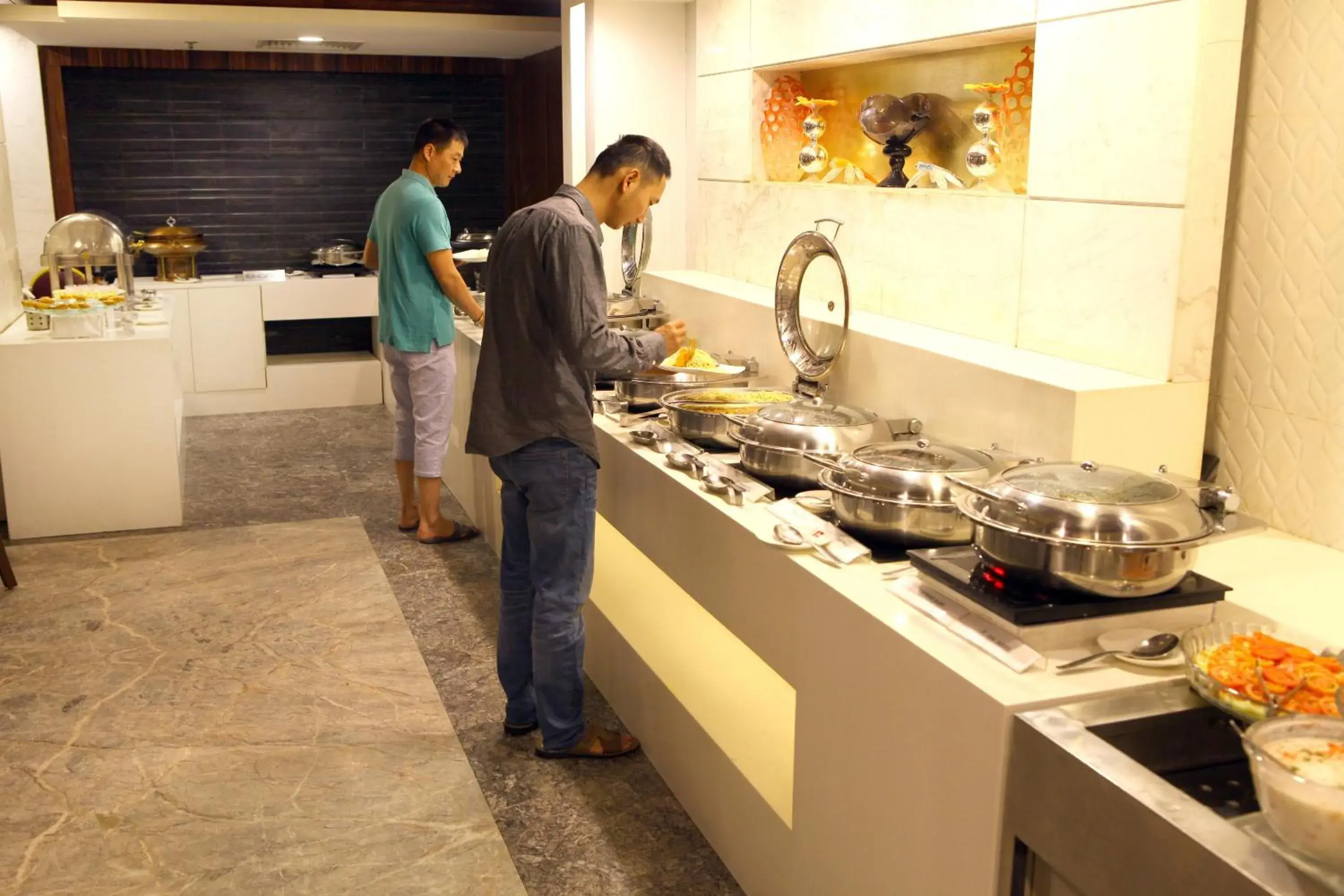 Restaurant/places to eat in Lords Plaza Surat