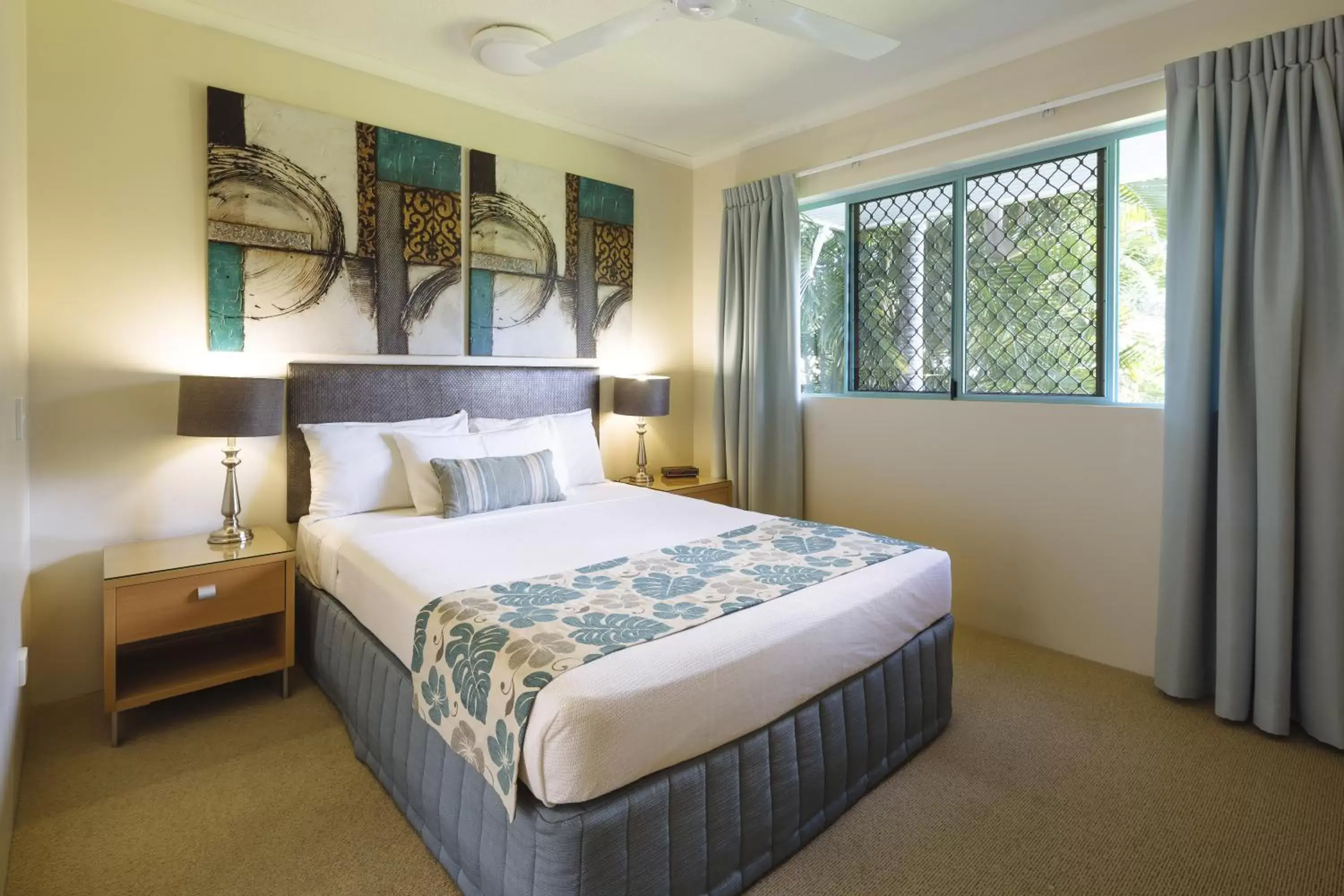 Bedroom, Bed in Coral Sands Beachfront Resort