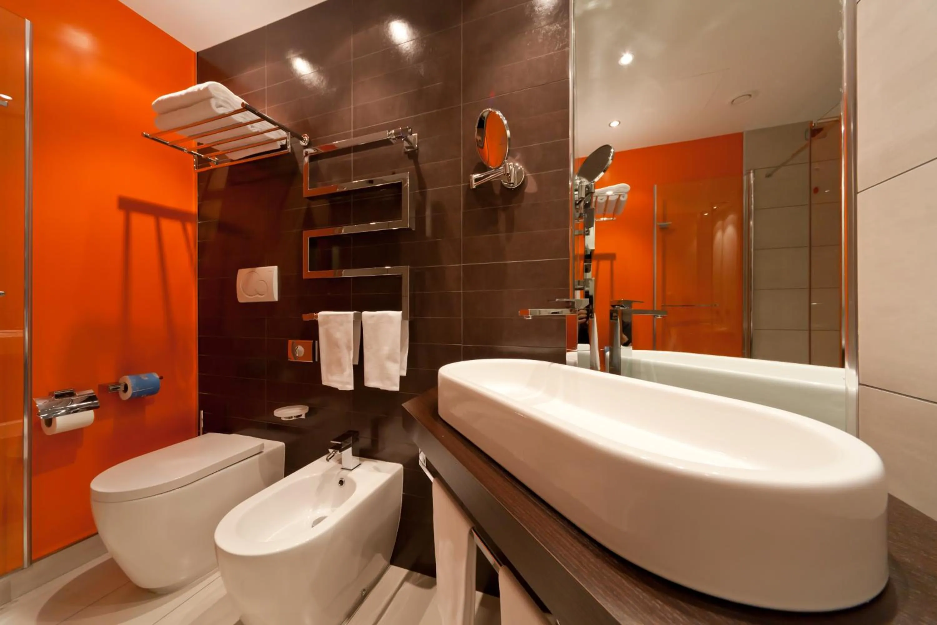 Toilet in RMH MODENA DES ARTS