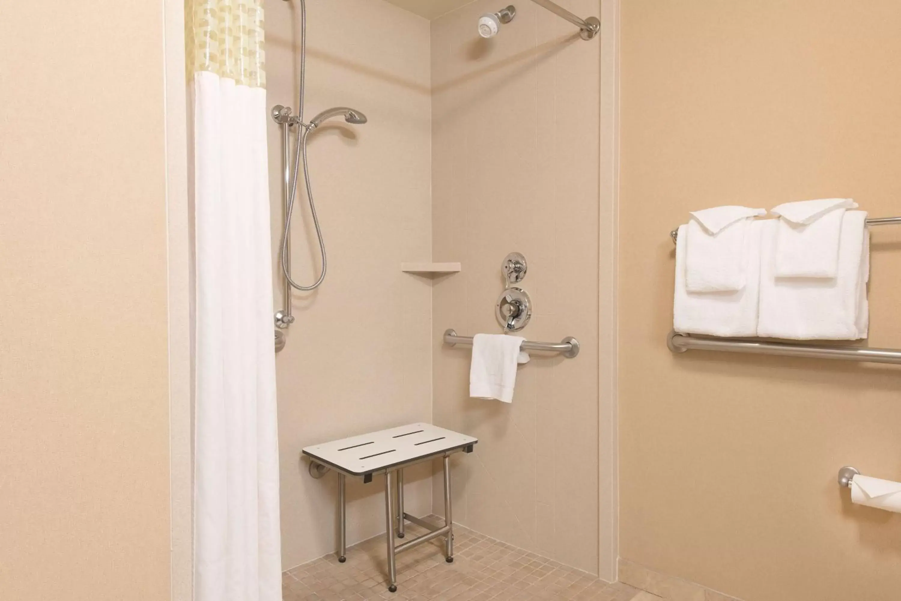 Bathroom in Hampton Inn & Suites Bloomington Normal