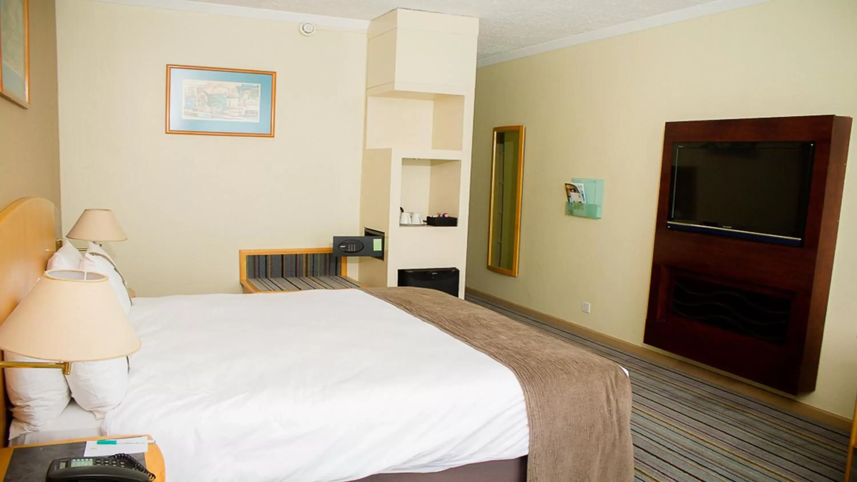 Photo of the whole room, Bed in Holiday Inn - Bulawayo, an IHG Hotel